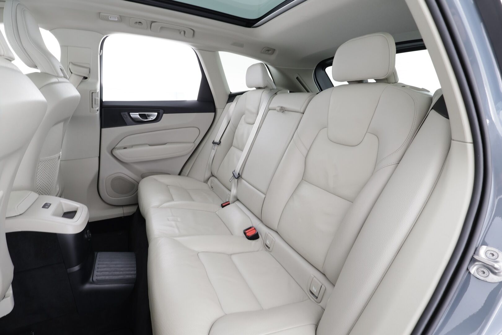 Volvo XC60 2023 T6 AWD Long Range Core Bright * ACC / P.kamera / Panorama / Muistipenkit / Koukku / Full LED / Navi / Facelift * - Akku kuntotarkastettu 98,3% / Kahdet renkaat aluvanteilla / Merkkihuollettu - HULLU BLACKWEEK KORKOTARJOUS 2,49%