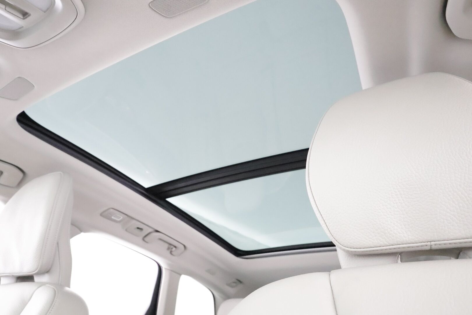 Volvo XC60 2023 T6 AWD Long Range Core Bright * ACC / P.kamera / Panorama / Muistipenkit / Koukku / Full LED / Navi / Facelift * - Akku kuntotarkastettu 98,3% / Kahdet renkaat aluvanteilla / Merkkihuollettu - HULLU BLACKWEEK KORKOTARJOUS 2,49%