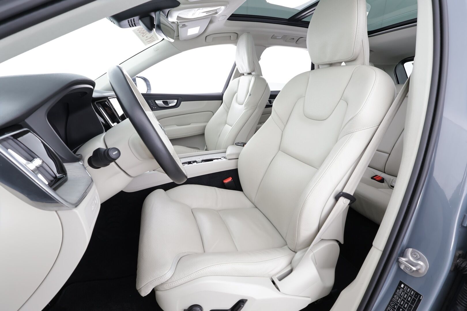 Volvo XC60 2023 T6 AWD Long Range Core Bright * ACC / P.kamera / Panorama / Muistipenkit / Koukku / Full LED / Navi / Facelift * - Akku kuntotarkastettu 98,3% / Kahdet renkaat aluvanteilla / Merkkihuollettu - HULLU BLACKWEEK KORKOTARJOUS 2,49%