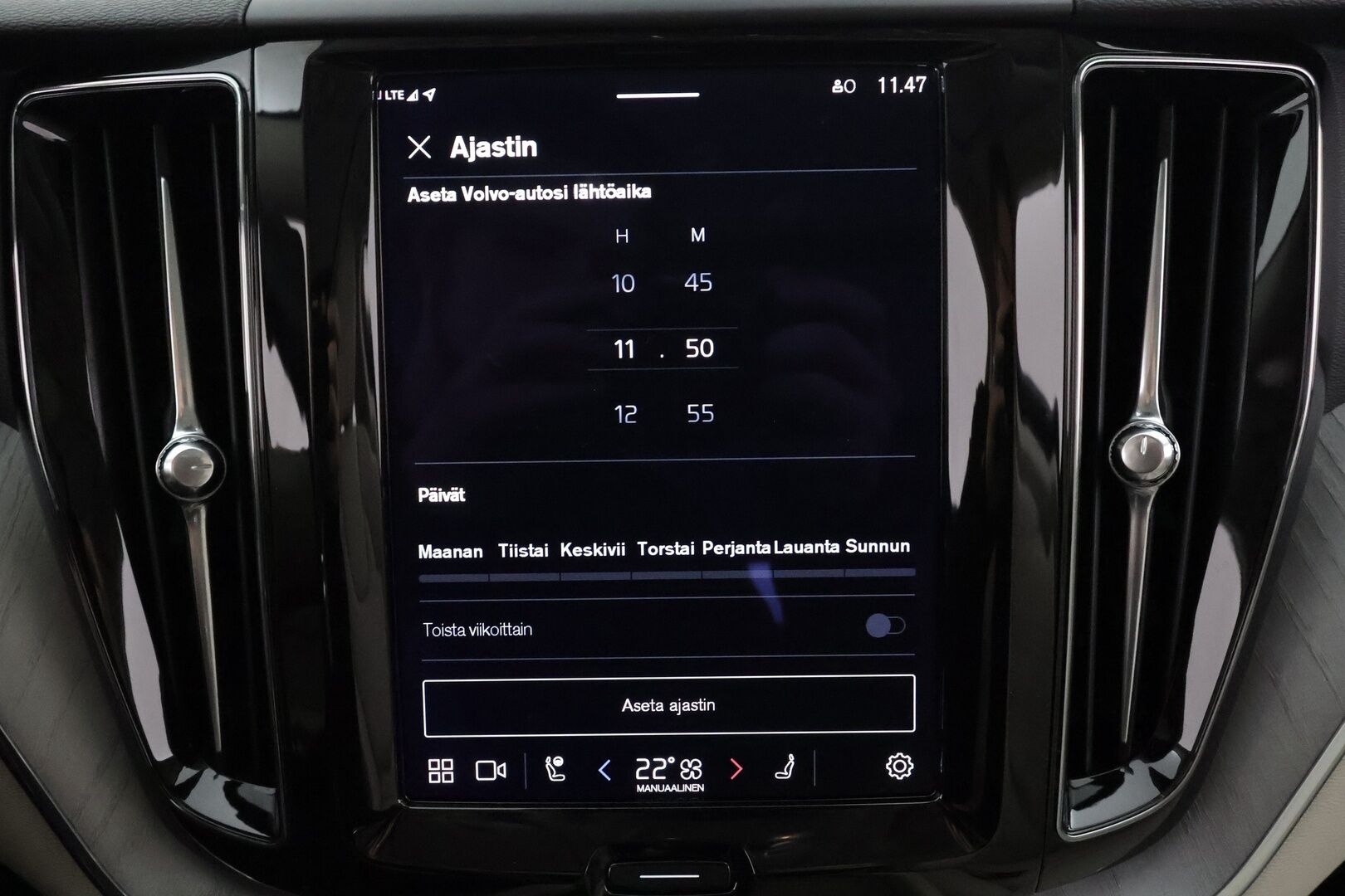 Volvo XC60 2023 T6 AWD Long Range Core Bright * ACC / P.kamera / Panorama / Muistipenkit / Koukku / Full LED / Navi / Facelift * - Akku kuntotarkastettu 98,3% / Kahdet renkaat aluvanteilla / Merkkihuollettu - HULLU BLACKWEEK KORKOTARJOUS 2,49%