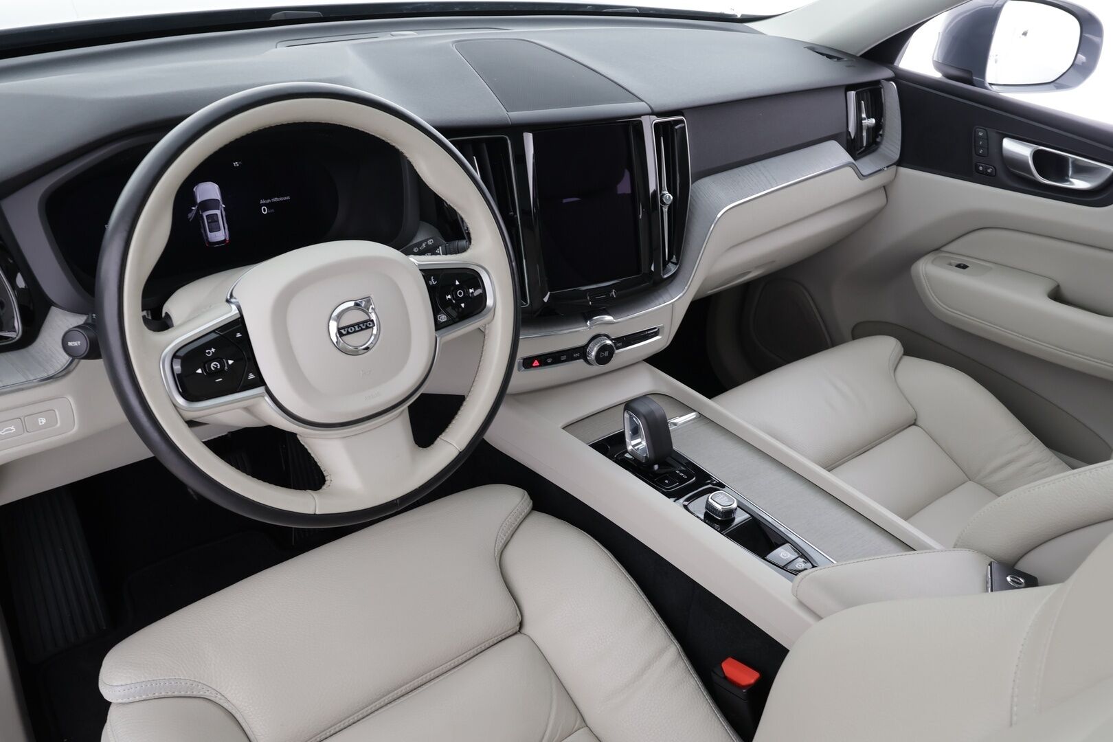 Volvo XC60 2023 T6 AWD Long Range Core Bright * ACC / P.kamera / Panorama / Muistipenkit / Koukku / Full LED / Navi / Facelift * - Akku kuntotarkastettu 98,3% / Kahdet renkaat aluvanteilla / Merkkihuollettu - HULLU BLACKWEEK KORKOTARJOUS 2,49%