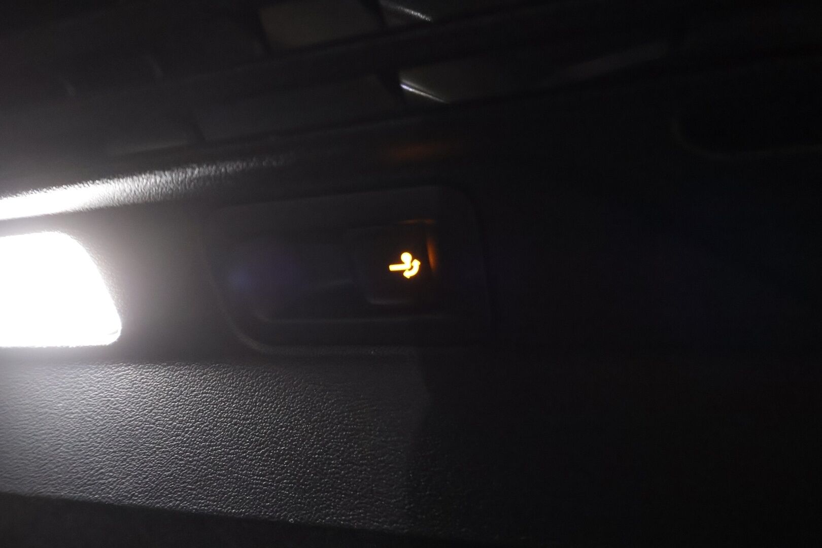 VOLKSWAGEN ID.5 2022 GTX 220kW Design Plus * ACC / Lasikatto / IQ.Light / Navi / Koukku / ILP / KeylessGo / P.tutkat * - Kahdet renkaat aluvanteilla / Merkkihuollettu