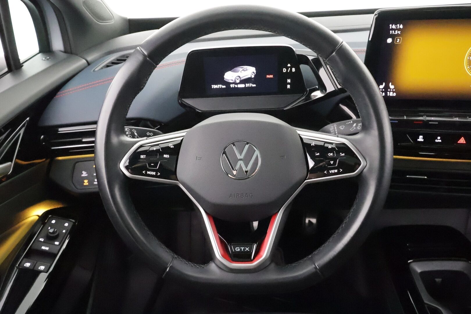 VOLKSWAGEN ID.5 2022 GTX 220kW Design Plus * ACC / Lasikatto / IQ.Light / Navi / Koukku / ILP / KeylessGo / P.tutkat * - Kahdet renkaat aluvanteilla / Merkkihuollettu - HULLUT AVAJAISHULINAT KORKOTARJOUS 3,29 %