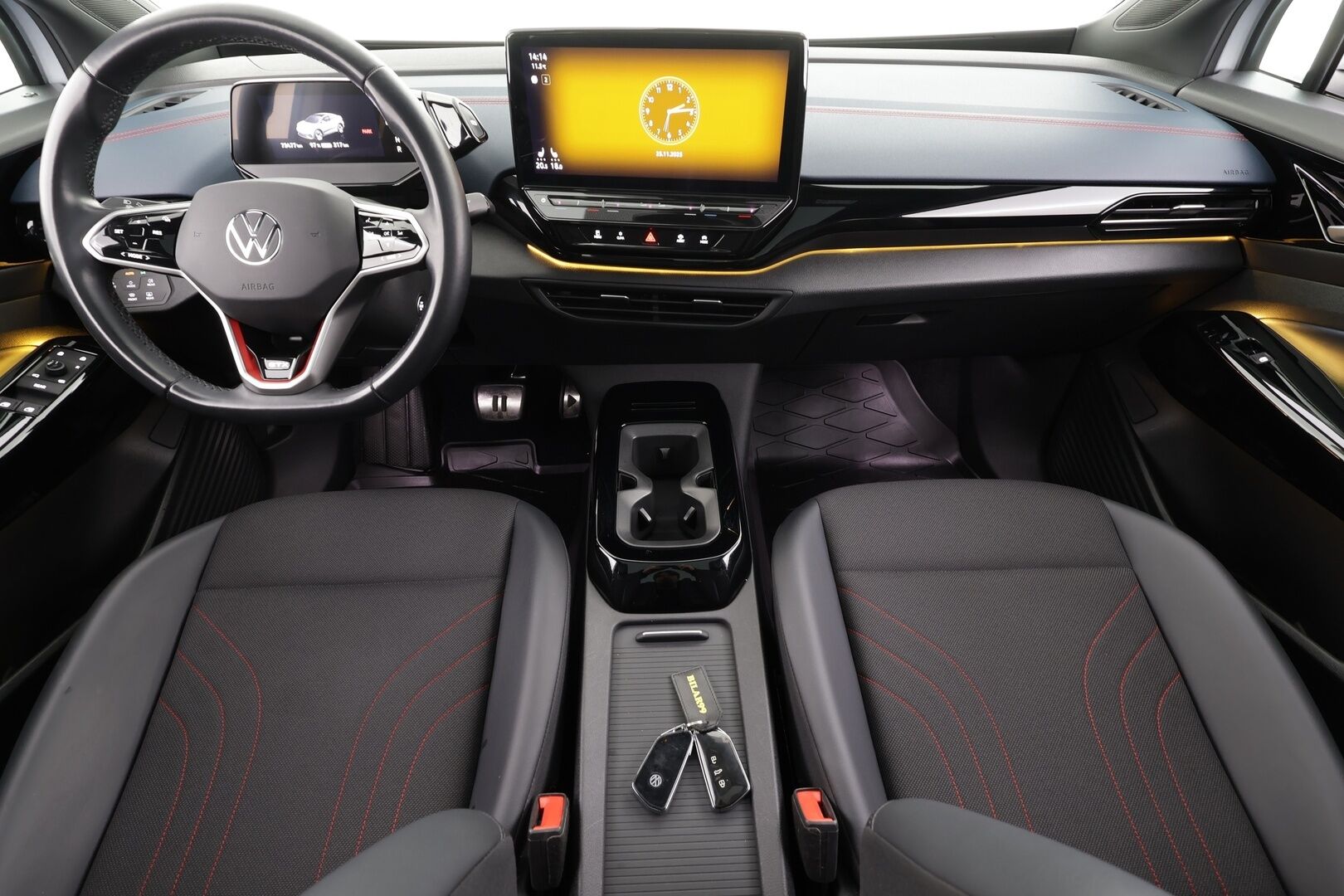 VOLKSWAGEN ID.5 2022 GTX 220kW Design Plus * ACC / Lasikatto / IQ.Light / Navi / Koukku / ILP / KeylessGo / P.tutkat * - Kahdet renkaat aluvanteilla / Merkkihuollettu