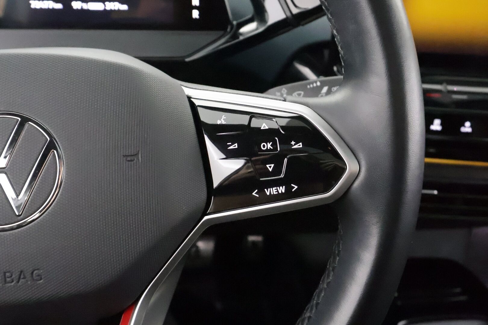 VOLKSWAGEN ID.5 2022 GTX 220kW Design Plus * ACC / Lasikatto / IQ.Light / Navi / Koukku / ILP / KeylessGo / P.tutkat * - Kahdet renkaat aluvanteilla / Merkkihuollettu