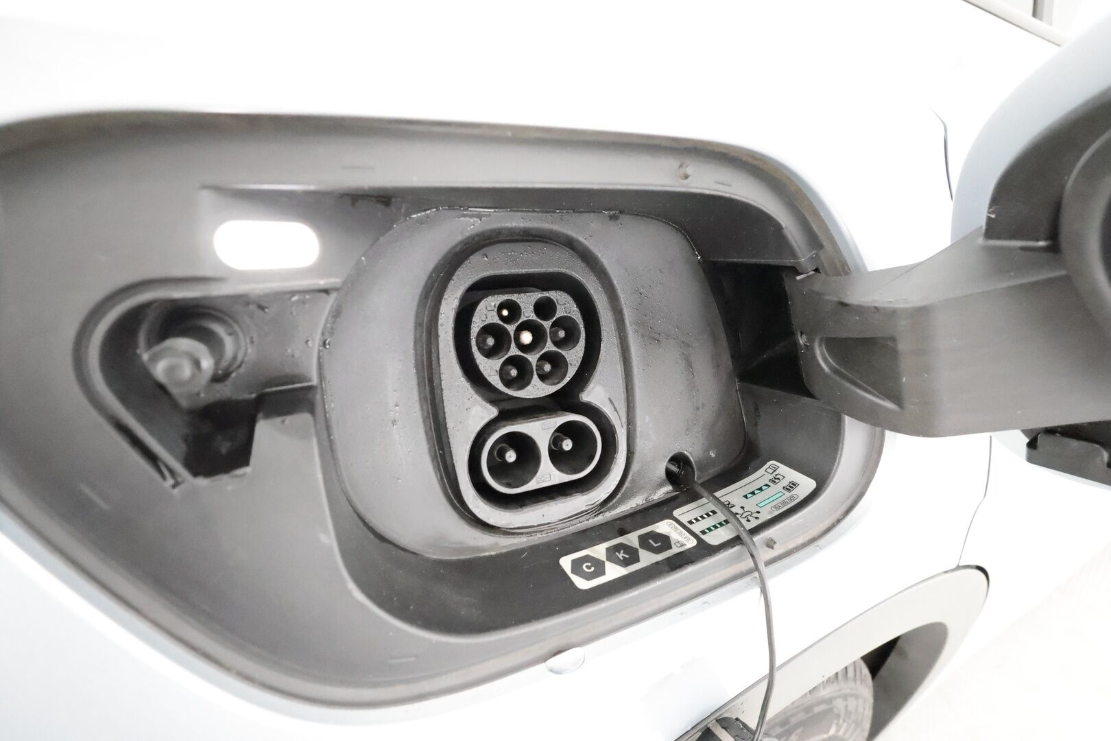 VOLKSWAGEN ID.5 2022 GTX 220kW Design Plus * ACC / Lasikatto / IQ.Light / Navi / Koukku / ILP / KeylessGo / P.tutkat * - Kahdet renkaat aluvanteilla / Merkkihuollettu - HULLUT AVAJAISHULINAT KORKOTARJOUS 3,29 %