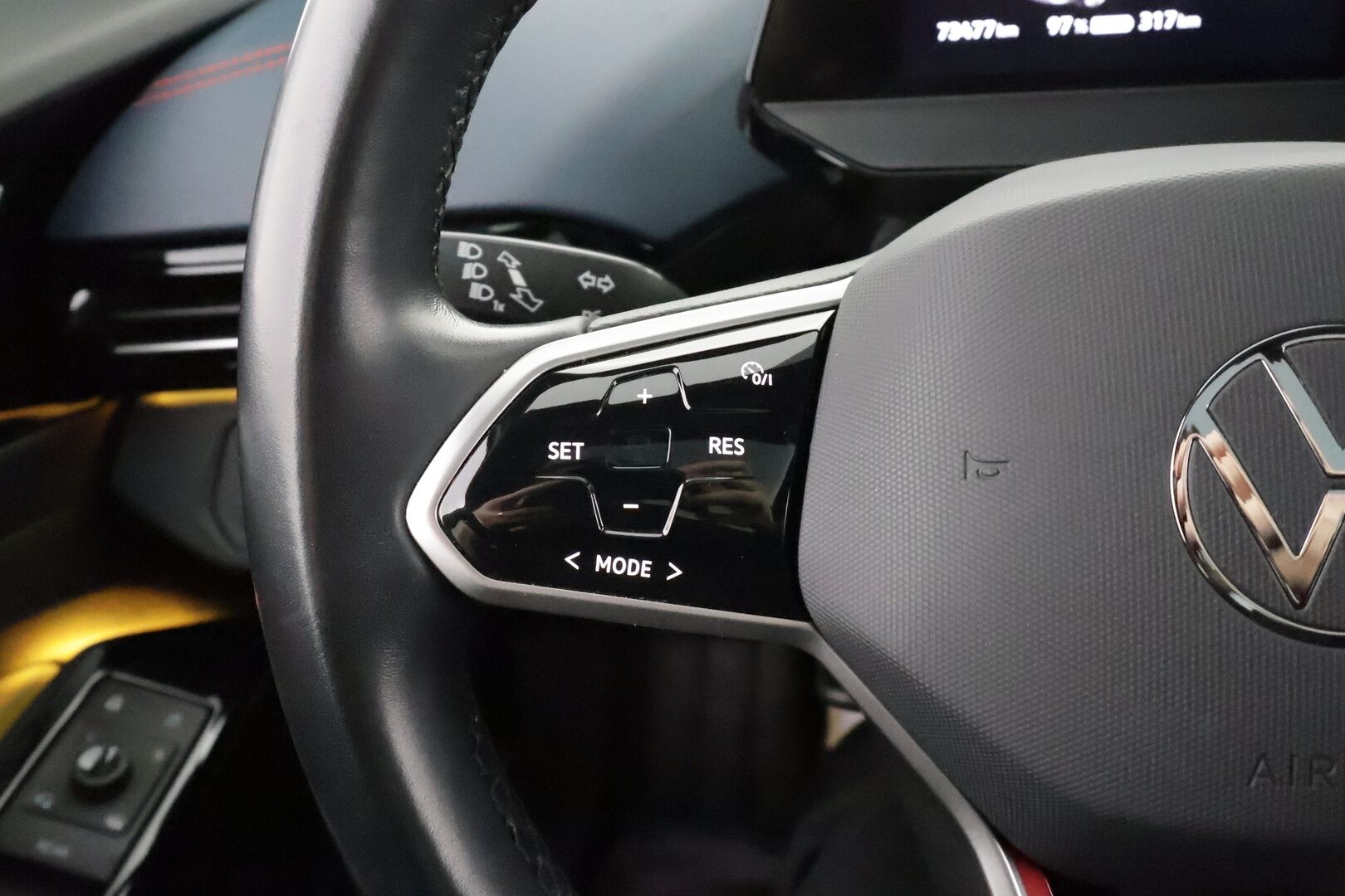 VOLKSWAGEN ID.5 2022 GTX 220kW Design Plus * ACC / Lasikatto / IQ.Light / Navi / Koukku / ILP / KeylessGo / P.tutkat * - Kahdet renkaat aluvanteilla / Merkkihuollettu - HULLUT AVAJAISHULINAT KORKOTARJOUS 3,29 %