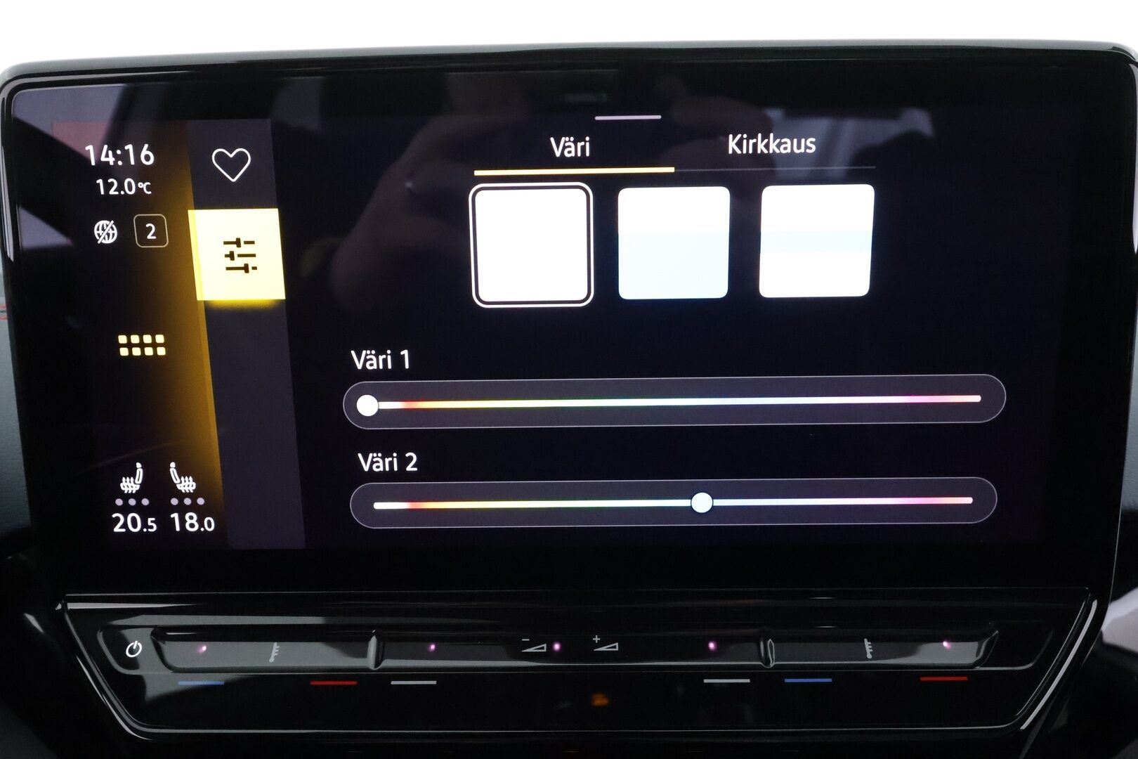 VOLKSWAGEN ID.5 2022 GTX 220kW Design Plus * ACC / Lasikatto / IQ.Light / Navi / Koukku / ILP / KeylessGo / P.tutkat * - Kahdet renkaat aluvanteilla / Merkkihuollettu