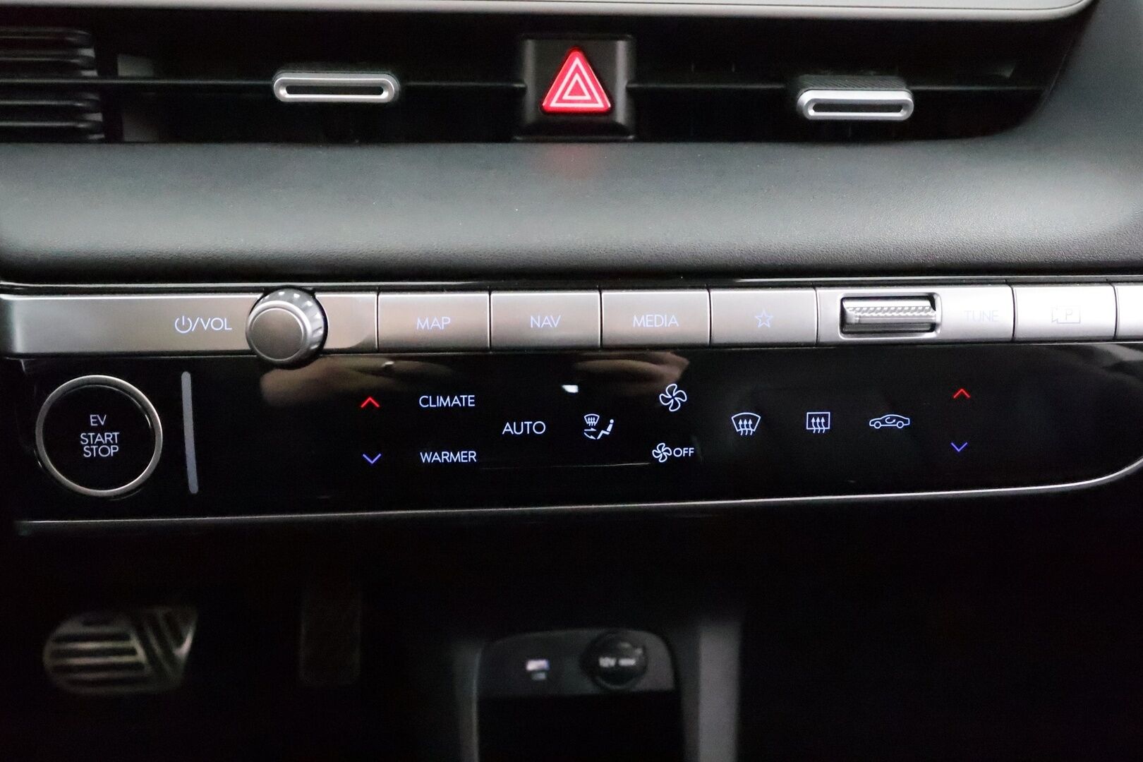 HYUNDAI IONIQ 5 2022 58 kWh 235hv AWD Uniq * ACC / HUD / Solar-katto / 360° / Bose / ILP / Ilmastoidut nahat / Muistipenkki / LED / Navi * - Akku kuntotarkastettu / 2x renkaat