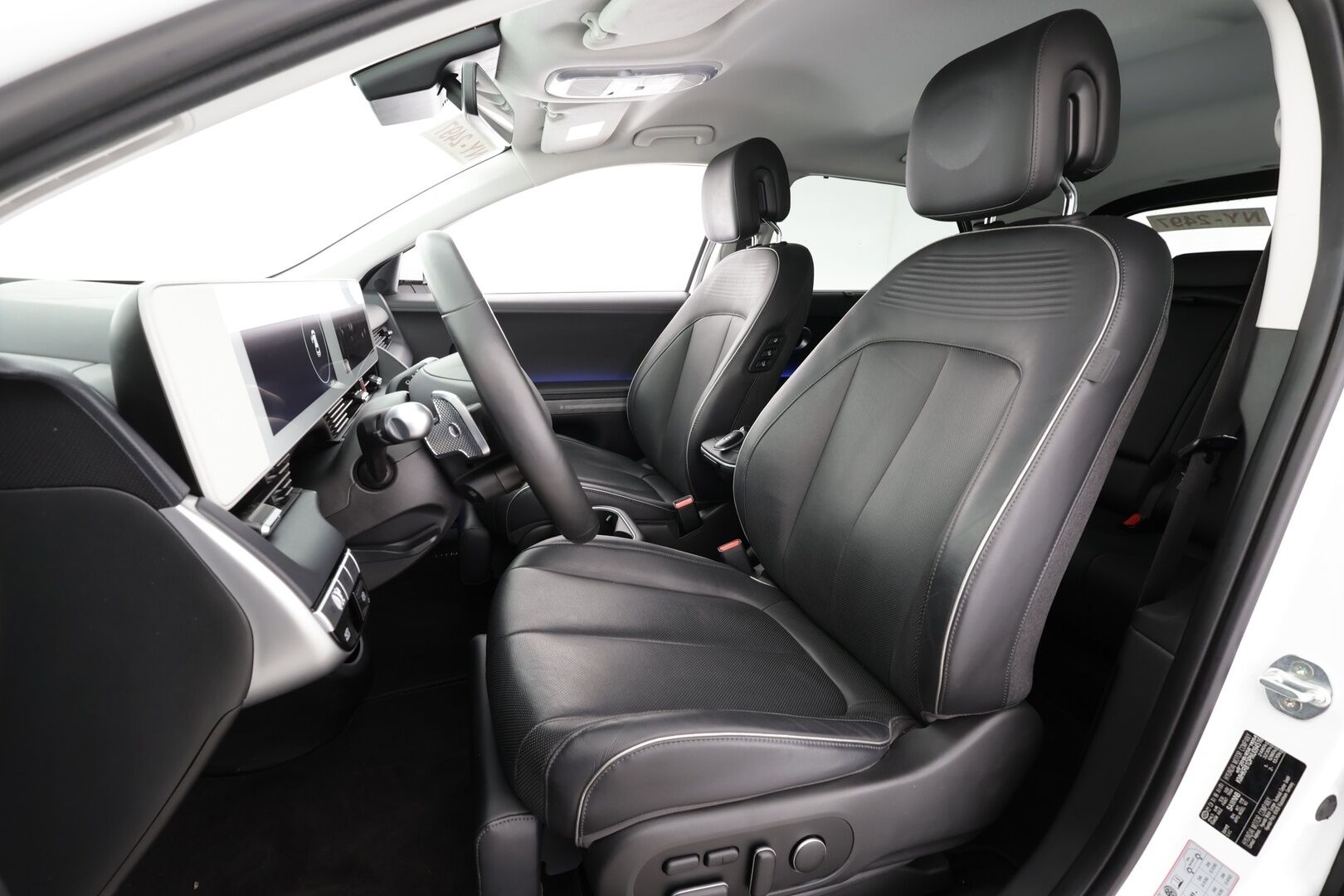 HYUNDAI IONIQ 5 2022 58 kWh 235hv AWD Uniq * ACC / HUD / Solar-katto / 360° / Bose / ILP / Ilmastoidut nahat / Muistipenkki / LED / Navi * - HULLU BLACKWEEK KORKOTARJOUS 2,49%