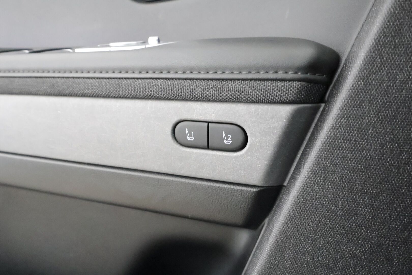 HYUNDAI IONIQ 5 2022 58 kWh 235hv AWD Uniq * ACC / HUD / Solar-katto / 360° / Bose / ILP / Ilmastoidut nahat / Muistipenkki / LED / Navi * - HULLU BLACKWEEK KORKOTARJOUS 2,49%