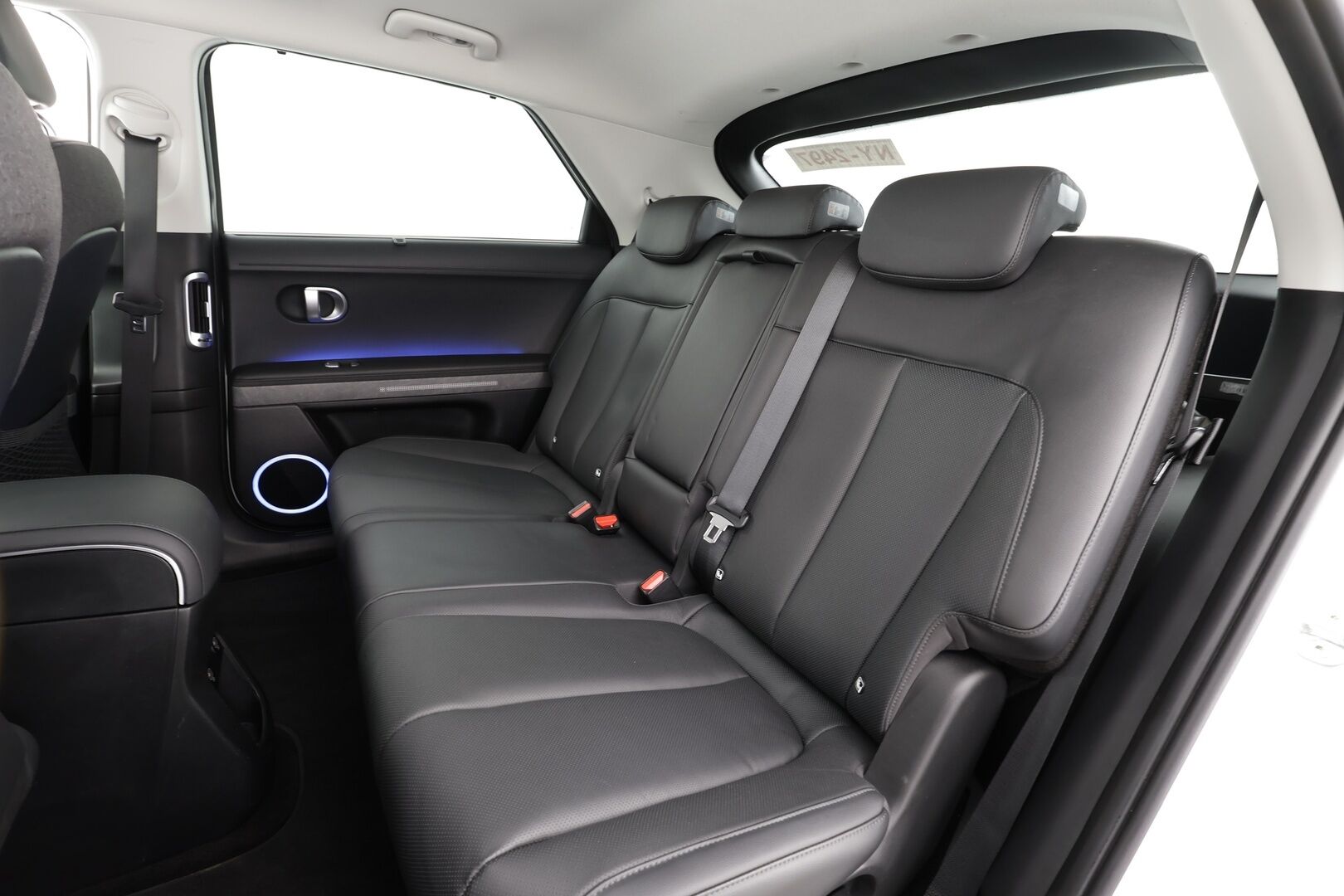 HYUNDAI IONIQ 5 2022 58 kWh 235hv AWD Uniq * ACC / HUD / Solar-katto / 360° / Bose / ILP / Ilmastoidut nahat / Muistipenkki / LED / Navi * - HULLU BLACKWEEK KORKOTARJOUS 2,49%