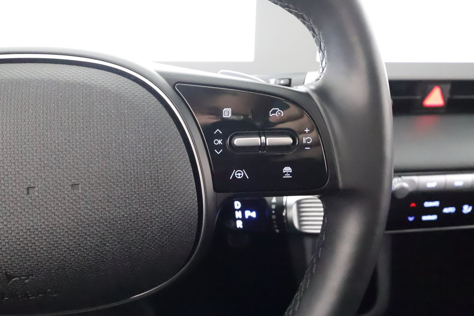 HYUNDAI IONIQ 5 2022 58 kWh 235hv AWD Uniq * ACC / HUD / Solar-katto / 360° / Bose / ILP / Ilmastoidut nahat / Muistipenkki / LED / Navi * - HULLU BLACKWEEK KORKOTARJOUS 2,49%