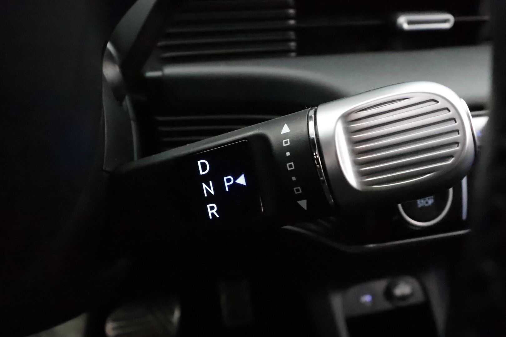 HYUNDAI IONIQ 5 2022 58 kWh 235hv AWD Uniq * ACC / HUD / Solar-katto / 360° / Bose / ILP / Ilmastoidut nahat / Muistipenkki / LED / Navi * - Akku kuntotarkastettu / 2x renkaat