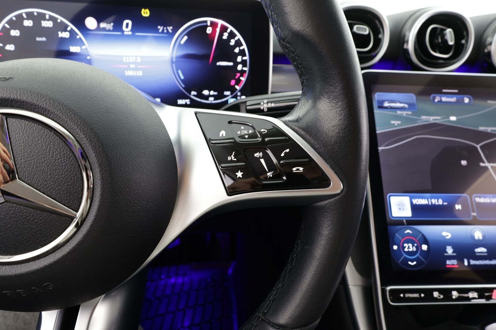 MERCEDES-BENZ C 2023 300e T a 9G-Tronic Avantgarde * Distronic+ / P.kamera / LED / Navi / Koukku / Puolinahat / Sähköluukku * - Kahdet renkaat aluvanteilla - HULLU BLACKWEEK KORKOTARJOUS 2,49%