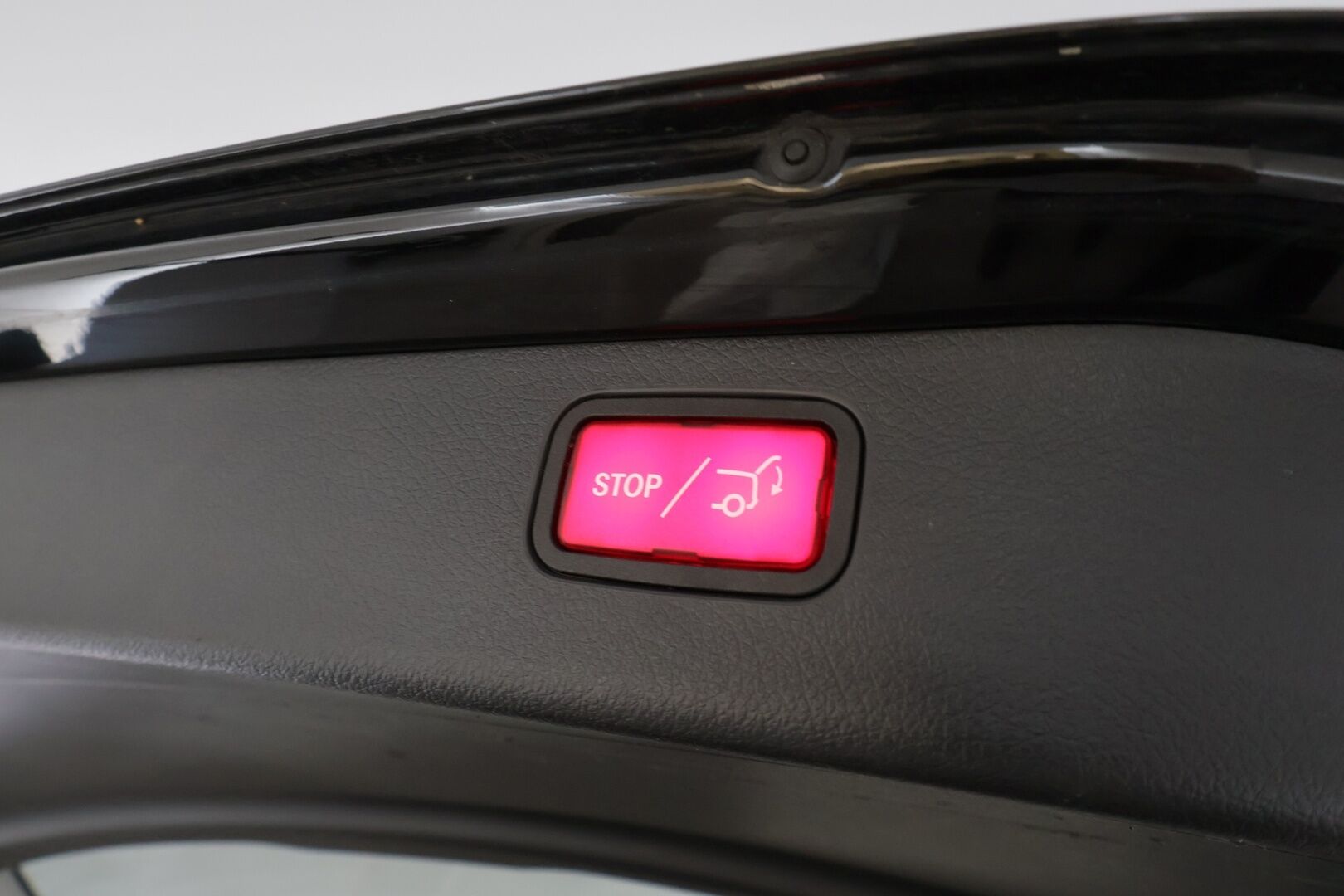 MERCEDES-BENZ C 2023 300e T a 9G-Tronic Avantgarde * Distronic+ / P.kamera / LED / Navi / Koukku / Puolinahat / Sähköluukku * - Kahdet renkaat aluvanteilla - HULLU BLACKWEEK KORKOTARJOUS 2,49%