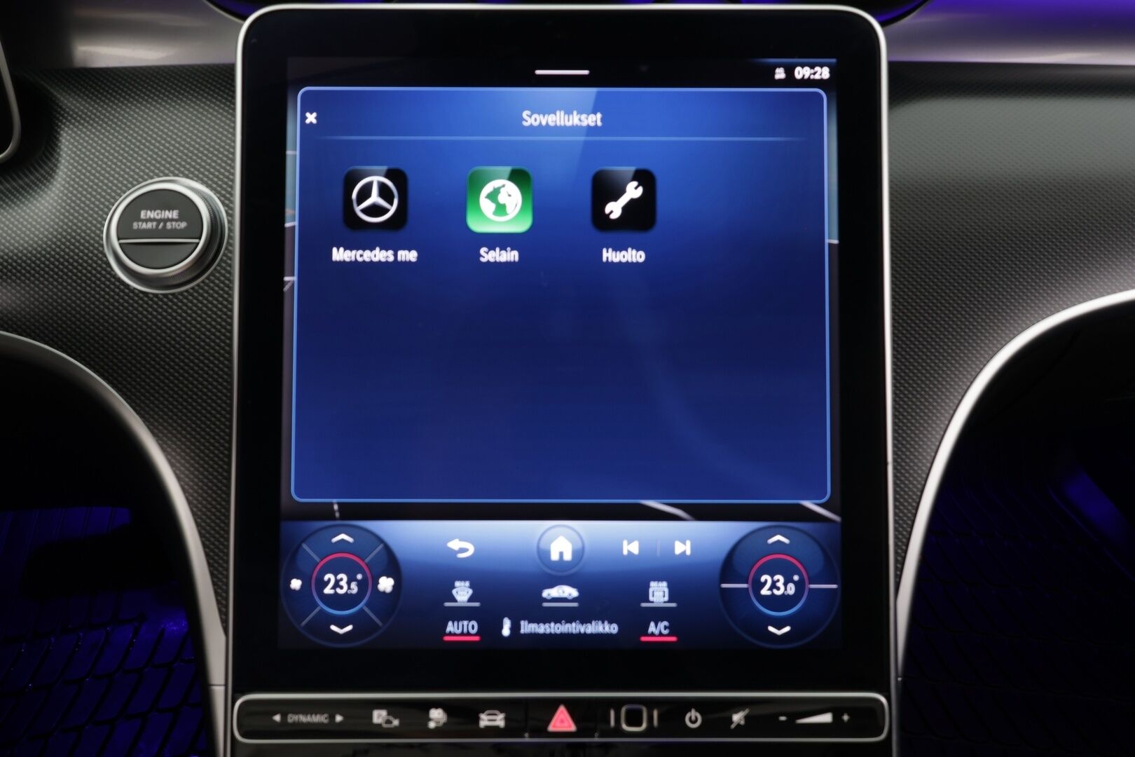 MERCEDES-BENZ C 2023 300e T a 9G-Tronic Avantgarde * Distronic+ / P.kamera / LED / Navi / Koukku / Puolinahat / Sähköluukku * - Kahdet renkaat aluvanteilla - HULLU BLACKWEEK KORKOTARJOUS 2,49%