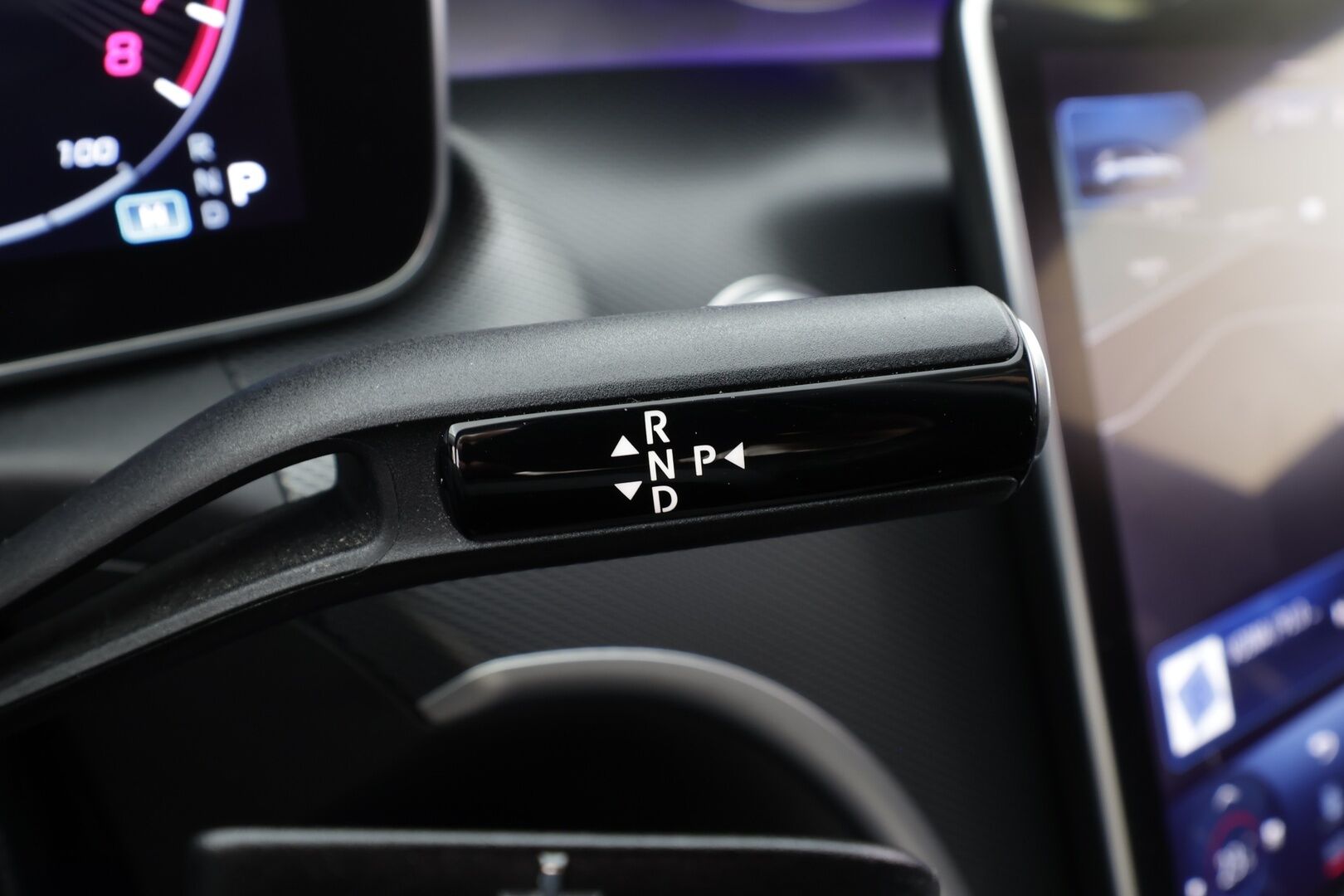 MERCEDES-BENZ C 2023 300e T a 9G-Tronic Avantgarde * Distronic+ / P.kamera / LED / Navi / Koukku / Puolinahat / Sähköluukku * - Kahdet renkaat aluvanteilla - HULLU BLACKWEEK KORKOTARJOUS 2,49%