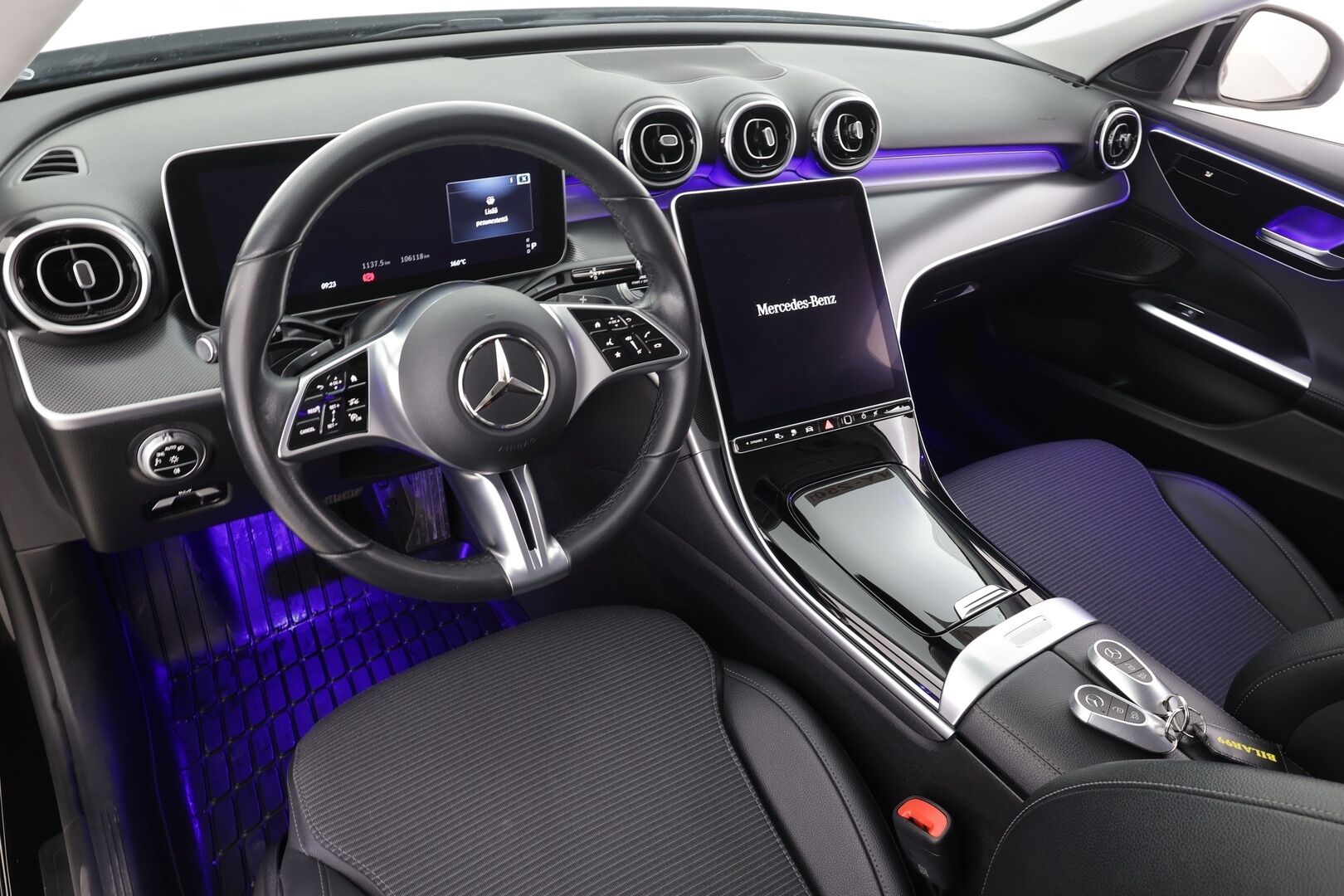 MERCEDES-BENZ C 2023 300e T a 9G-Tronic Avantgarde * Distronic+ / P.kamera / LED / Navi / Koukku / Puolinahat / Sähköluukku * - Kahdet renkaat aluvanteilla - HULLU BLACKWEEK KORKOTARJOUS 2,49%