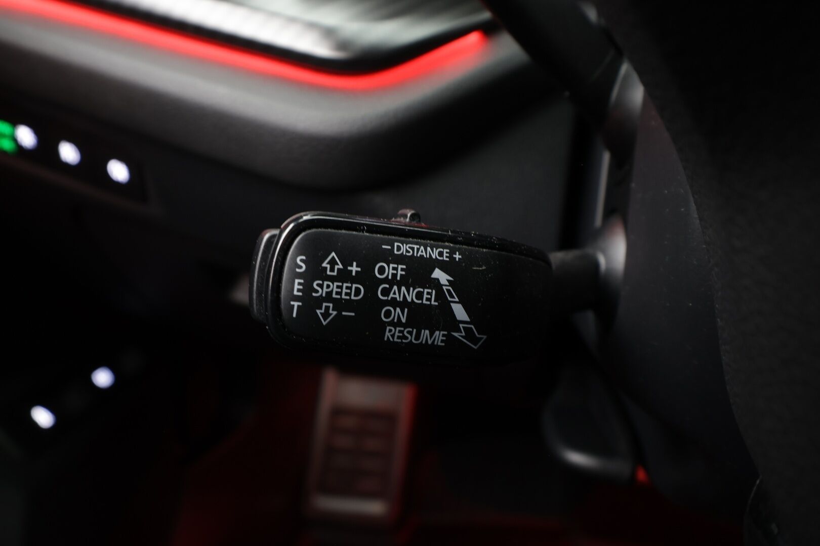 SKODA OCTAVIA RS 2022 Combi 1.4 TSI PHEV RS iV DSG * ACC / HUD / P.kamera / Matrix LED / Muistipenkit / Koukku / Navi / Webasto / KeylessGo * - Akku kuntotarkastettu / Kahdet renkaat aluvanteilla / Merkkihuollettu