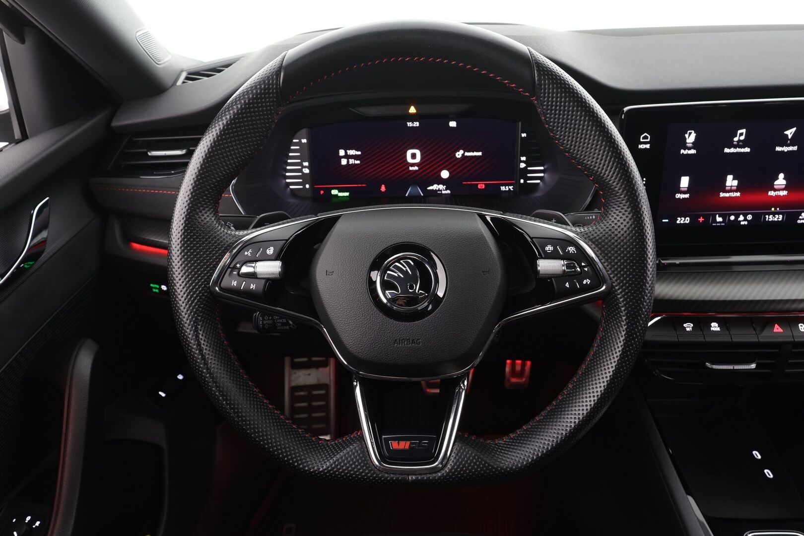 SKODA OCTAVIA RS 2022 Combi 1.4 TSI PHEV RS iV DSG * ACC / HUD / P.kamera / Matrix LED / Muistipenkit / Koukku / Navi / Webasto / KeylessGo * - Akku kuntotarkastettu / Kahdet renkaat aluvanteilla / Merkkihuollettu