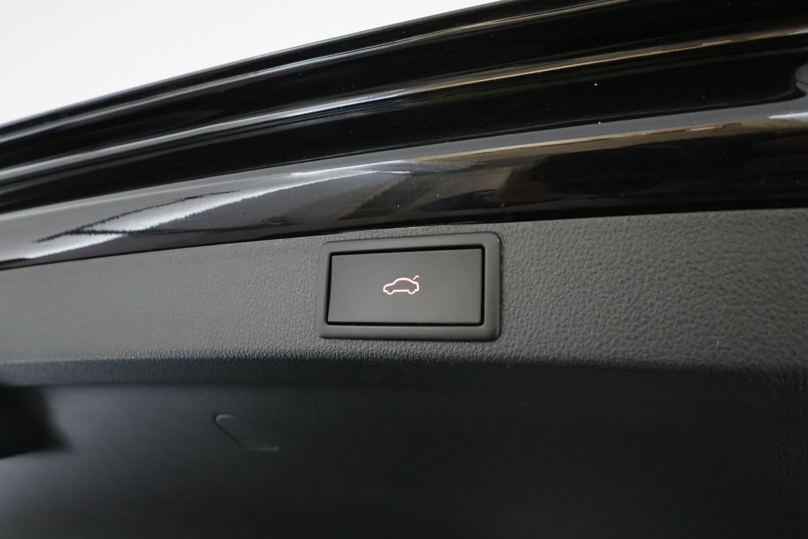 SKODA OCTAVIA RS 2022 Combi 1.4 TSI PHEV RS iV DSG * ACC / HUD / P.kamera / Matrix LED / Muistipenkit / Koukku / Navi / Webasto / KeylessGo * - Kahdet renkaat aluvanteilla / Merkkihuollettu - HULLU BLACKWEEK KORKOTARJOUS 2,49%