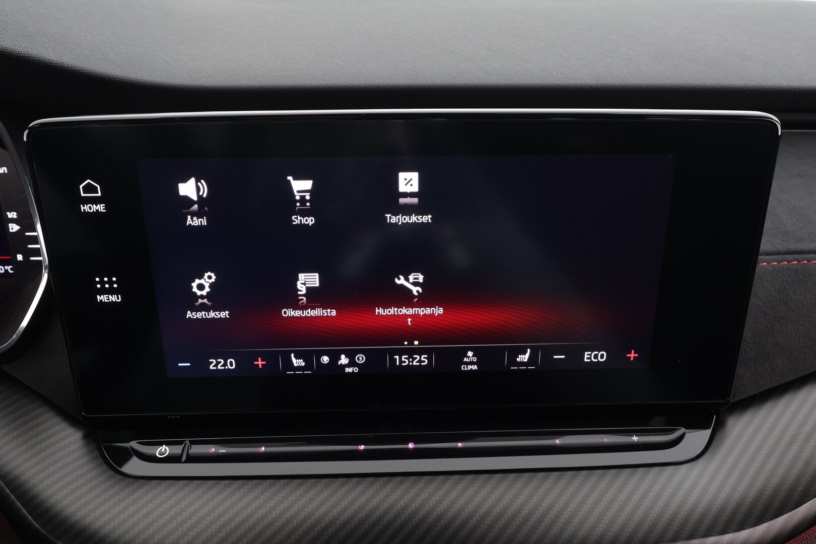 SKODA OCTAVIA RS 2022 Combi 1.4 TSI PHEV RS iV DSG * ACC / HUD / P.kamera / Matrix LED / Muistipenkit / Koukku / Navi / Webasto / KeylessGo * - Kahdet renkaat aluvanteilla / Merkkihuollettu - HULLU BLACKWEEK KORKOTARJOUS 2,49%