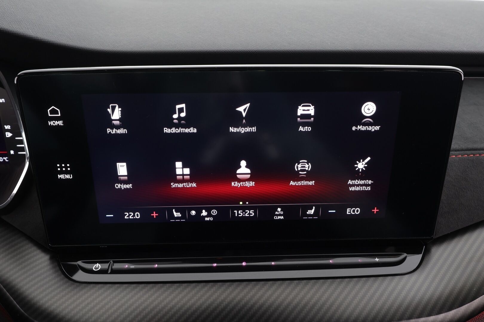 SKODA OCTAVIA RS 2022 Combi 1.4 TSI PHEV RS iV DSG * ACC / HUD / P.kamera / Matrix LED / Muistipenkit / Koukku / Navi / Webasto / KeylessGo * - Kahdet renkaat aluvanteilla / Merkkihuollettu - HULLU BLACKWEEK KORKOTARJOUS 2,49%