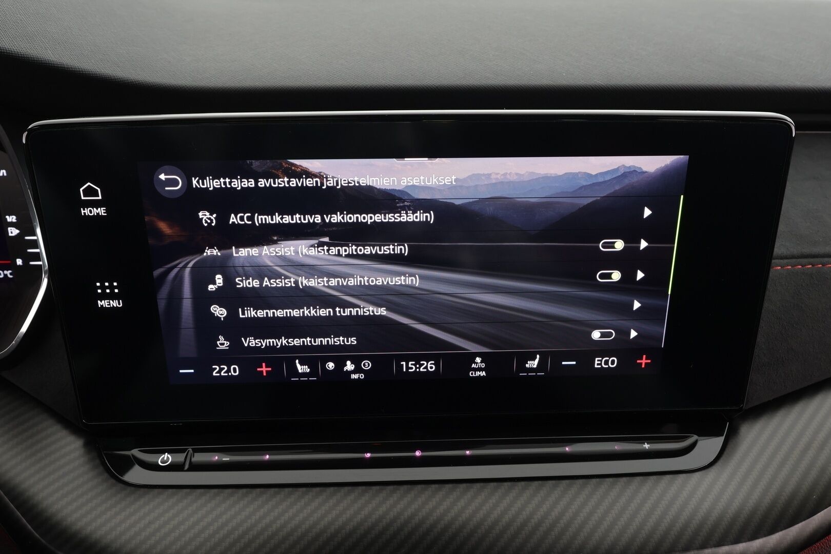 SKODA OCTAVIA RS 2022 Combi 1.4 TSI PHEV RS iV DSG * ACC / HUD / P.kamera / Matrix LED / Muistipenkit / Koukku / Navi / Webasto / KeylessGo * - Kahdet renkaat aluvanteilla / Merkkihuollettu - HULLU BLACKWEEK KORKOTARJOUS 2,49%