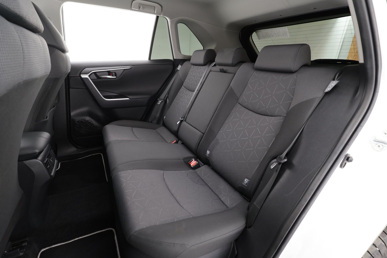 TOYOTA RAV4 2022 2,5 Hybrid AWD-i Active * ACC / P.kamera / LED / Kaistavahti / Apple&Android * - Kahdet renkaat alumiinivanteilla! / Juuri huollettu Toyotalla! / ALV