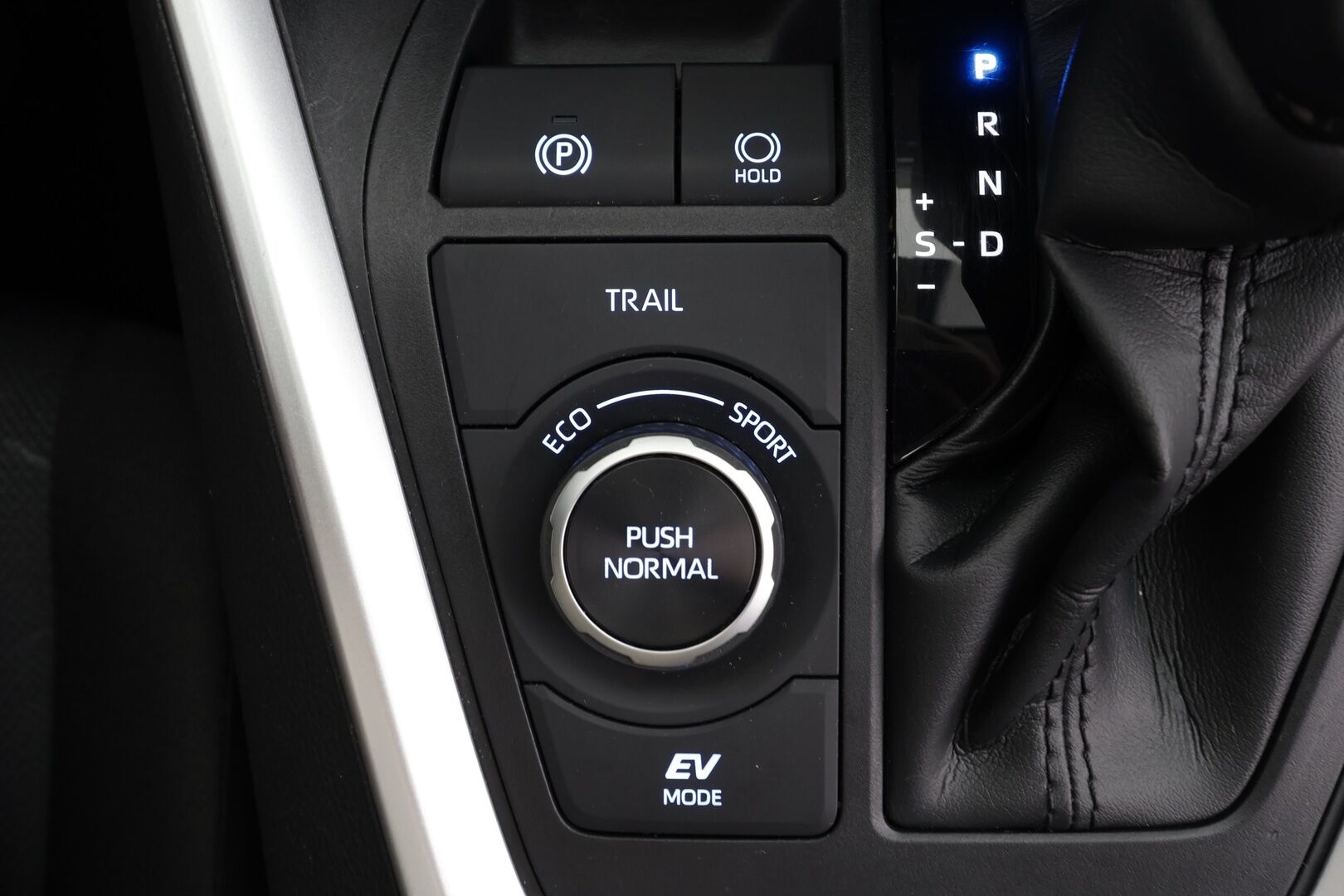 TOYOTA RAV4 2022 2,5 Hybrid AWD-i Active * ACC / P.kamera / LED / Kaistavahti / Apple&Android * - Kahdet renkaat alumiinivanteilla! / Juuri huollettu Toyotalla! / ALV