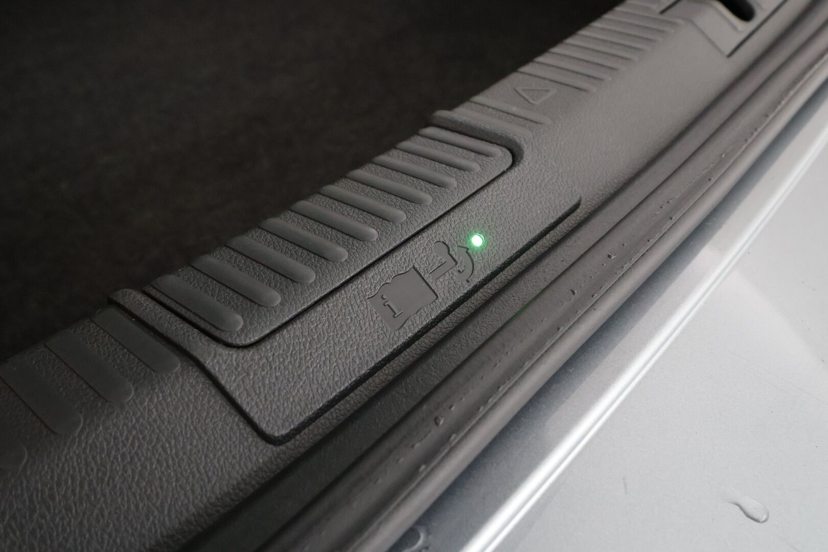 SKODA SUPERB 2019 2.0 TDI 4x4 SCR Business Edition L&K * ACC / P.kamera / Canton / Muistipenkit / Ilmastoidut nahat / Koukku / Navi * - KeylessGo / Lohkolämmitin / Merkkihuollettu / Laurin & Klement tyylinen ulkonäkö ja sisustus