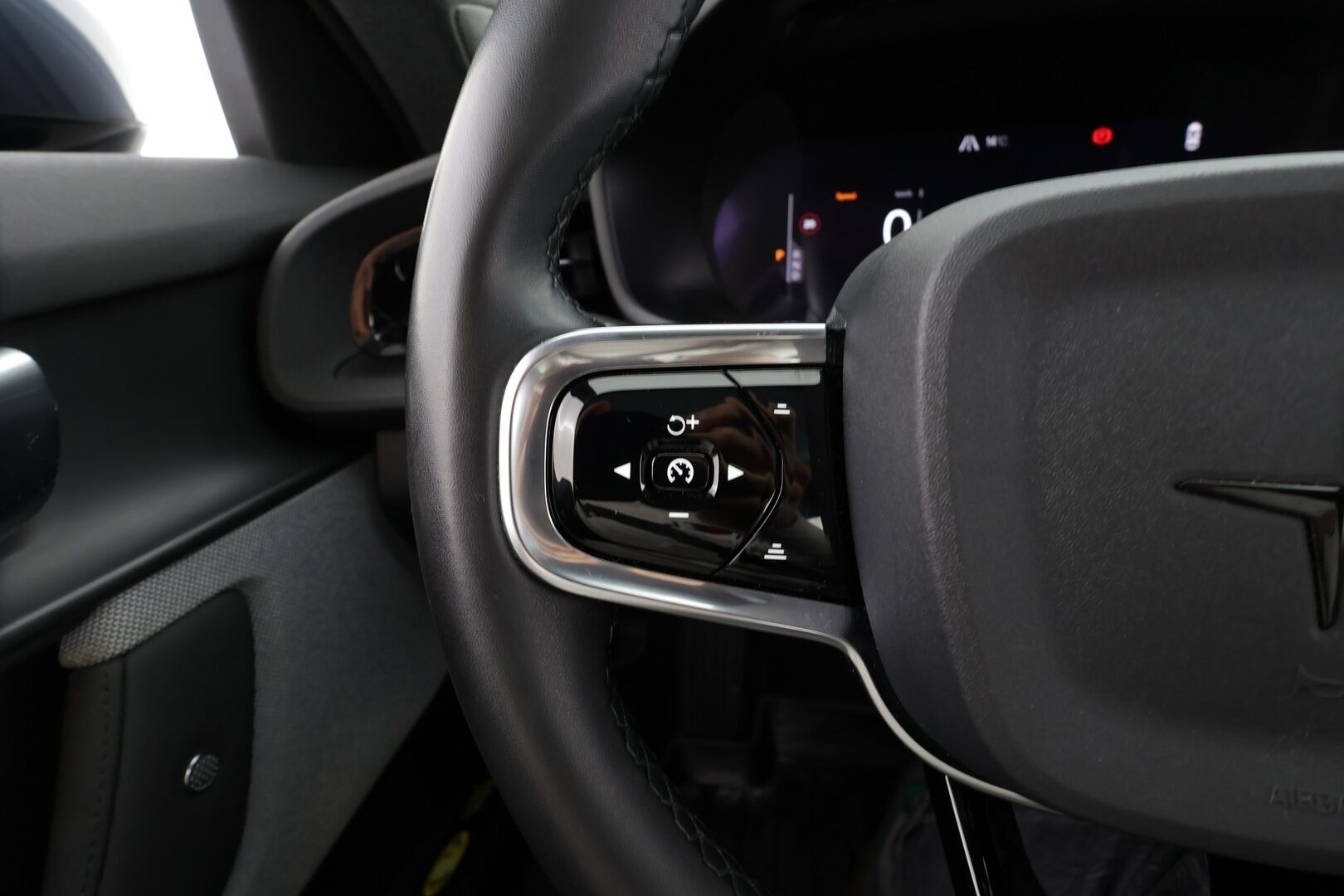 POLESTAR 2 2022 Long Range Dual Motor / Lämpöpumppu / Pilot & Plus / H/K / 360°-kamera / PIxel-LED / Vetokoukku - HULLU BLACKWEEK KORKOTARJOUS 2,49%