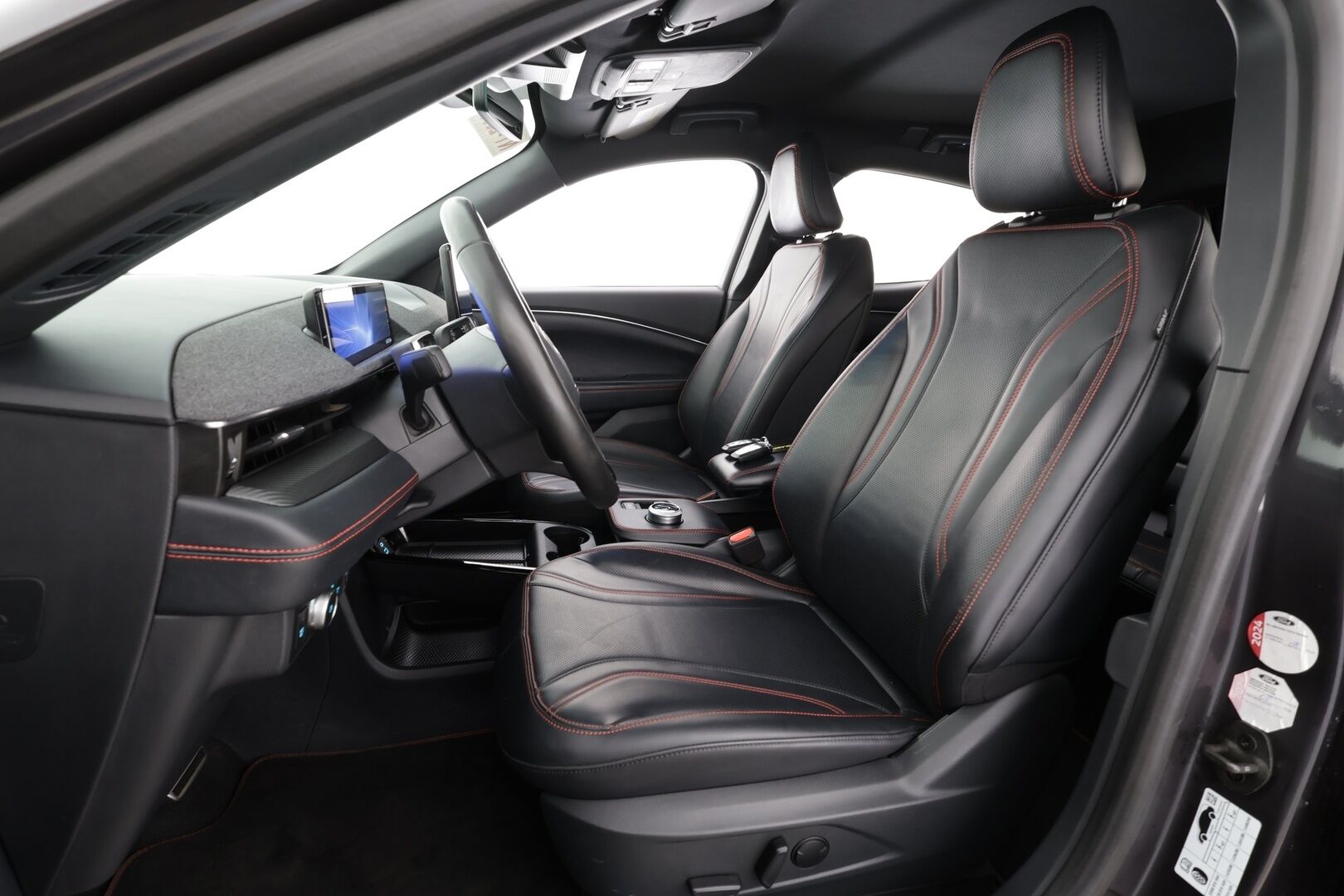 FORD MUSTANG MACH-E 2022 98kWh 351hv A1 AWD First Edition * Koukku / ACC / LED / B&O / Muistipenkki / 360° / Navi / Kaistavahti / Keyless * - 2x Latauskaapelit / Merkkihuollot - HULLUT BLACKWEEK JATKOT - KORKOTARJOUS 2,49%