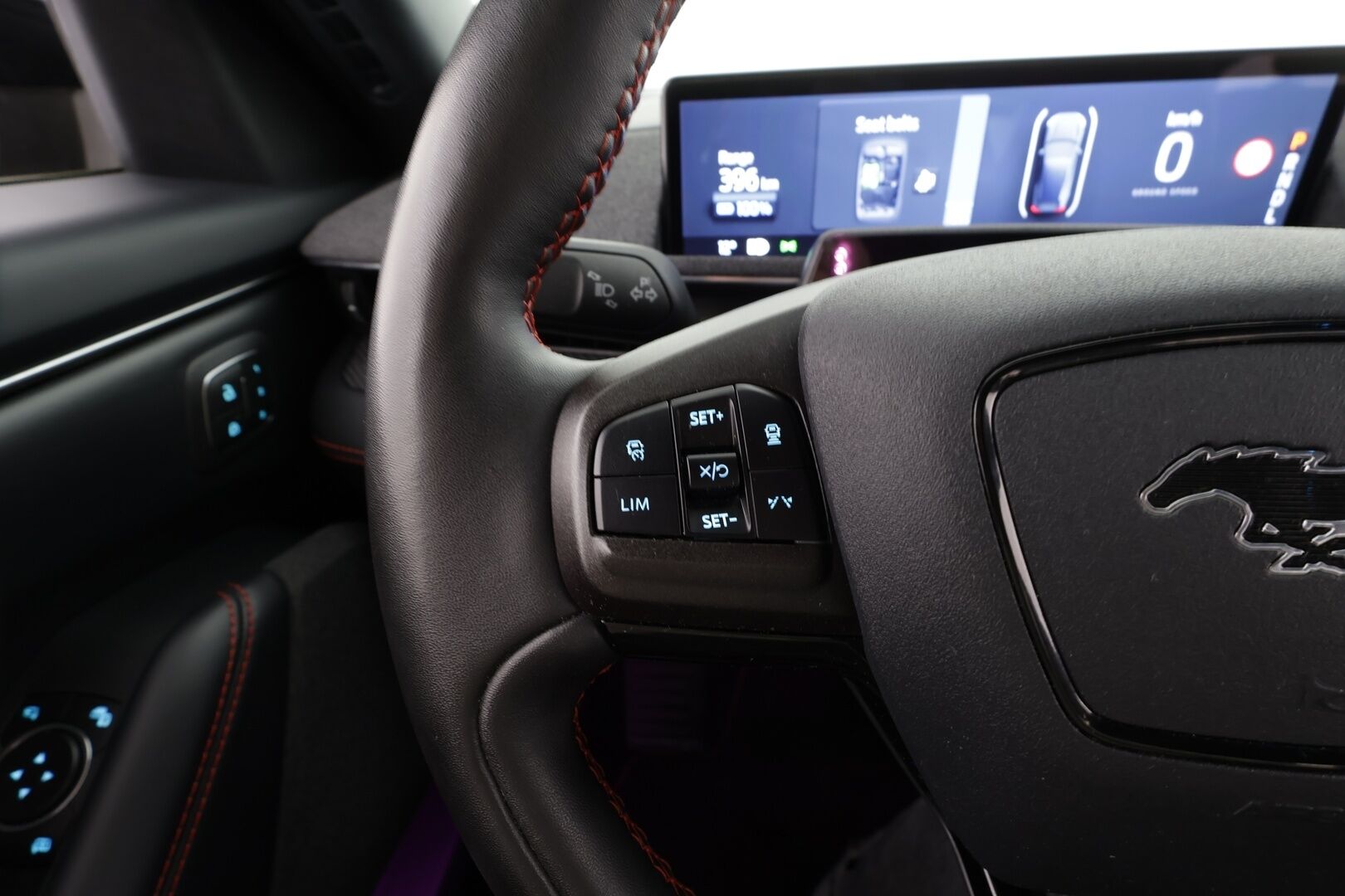 FORD MUSTANG MACH-E 2022 98kWh 351hv A1 AWD First Edition * Koukku / ACC / LED / B&O / Muistipenkki / 360° / Navi / Kaistavahti / Keyless * - 2x Latauskaapelit / Merkkihuollot - HULLUT BLACKWEEK JATKOT - KORKOTARJOUS 2,49%