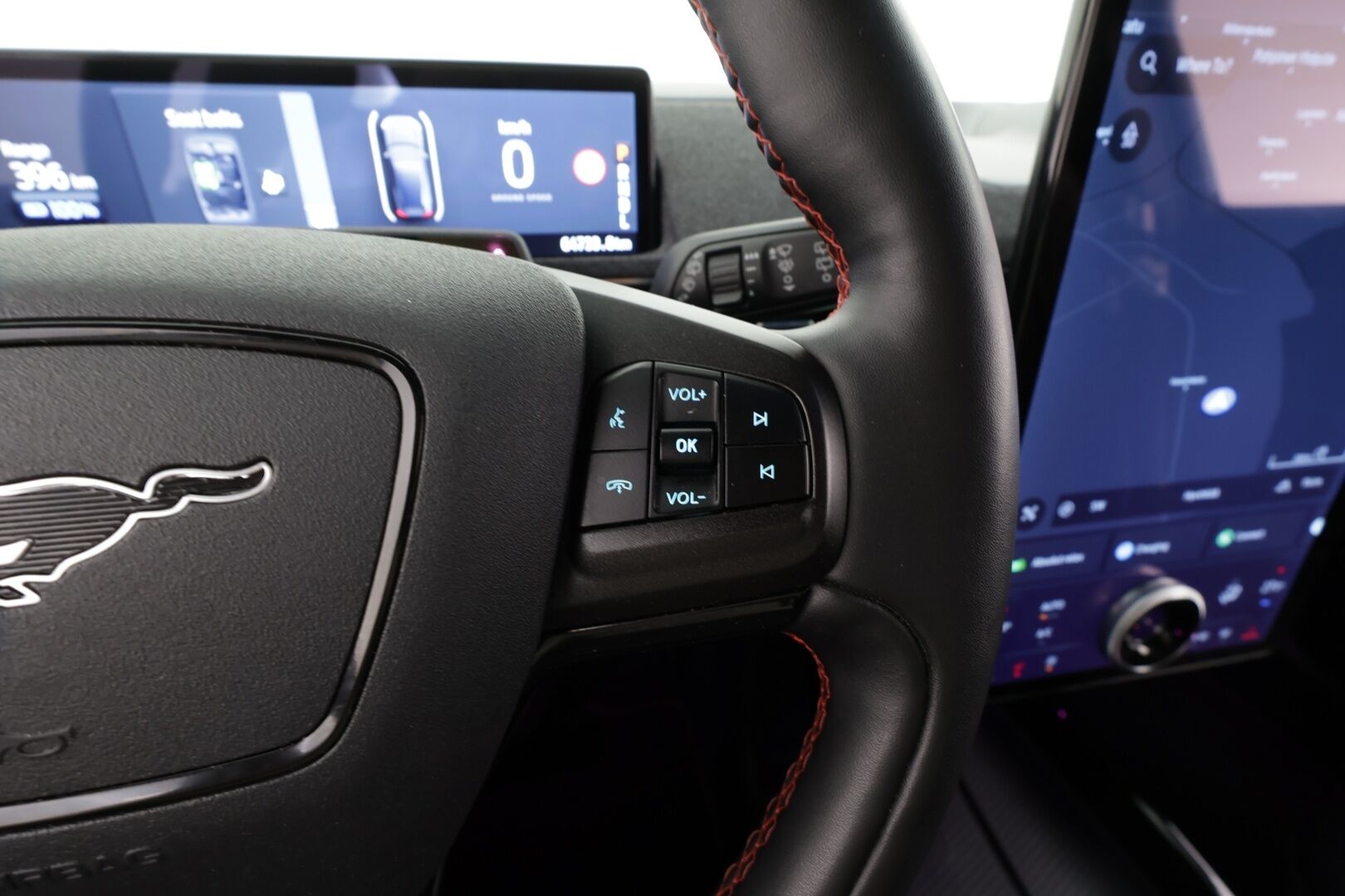 FORD MUSTANG MACH-E 2022 98kWh 351hv A1 AWD First Edition * Koukku / ACC / LED / B&O / Muistipenkki / 360° / Navi / Kaistavahti / Keyless * - 2x Latauskaapelit / Merkkihuollot - HULLUT BLACKWEEK JATKOT - KORKOTARJOUS 2,49%