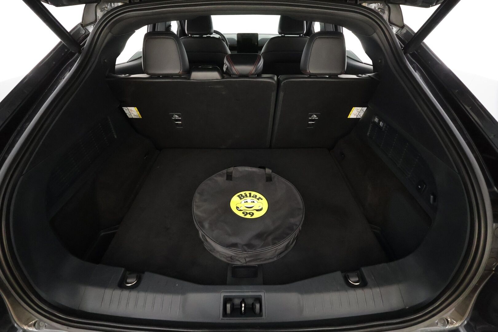 FORD MUSTANG MACH-E 2022 98kWh 351hv A1 AWD First Edition * Koukku / ACC / LED / B&O / Muistipenkki / 360° / Navi / Kaistavahti / Keyless * - 2x Latauskaapelit / Merkkihuollot - HULLUT BLACKWEEK JATKOT - KORKOTARJOUS 2,49%