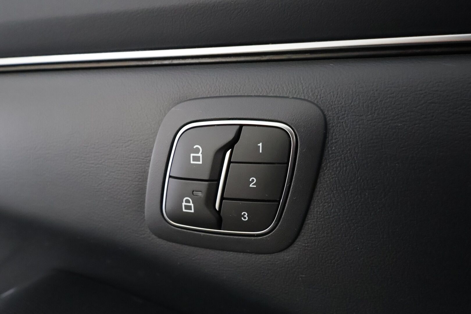 FORD MUSTANG MACH-E 2022 98kWh 351hv A1 AWD First Edition * Koukku / ACC / LED / B&O / Muistipenkki / 360° / Navi / Kaistavahti / Keyless * - 2x Latauskaapelit / Merkkihuollot - HULLUT BLACKWEEK JATKOT - KORKOTARJOUS 2,49%