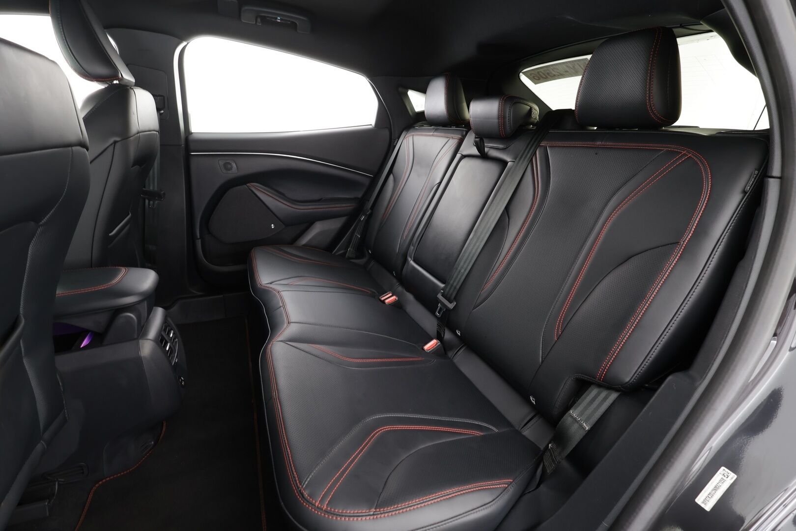 FORD MUSTANG MACH-E 2022 98kWh 351hv A1 AWD First Edition * Koukku / ACC / LED / B&O / Muistipenkki / 360° / Navi / Kaistavahti / Keyless * - 2x Latauskaapelit / Merkkihuollot - HULLUT BLACKWEEK JATKOT - KORKOTARJOUS 2,49%