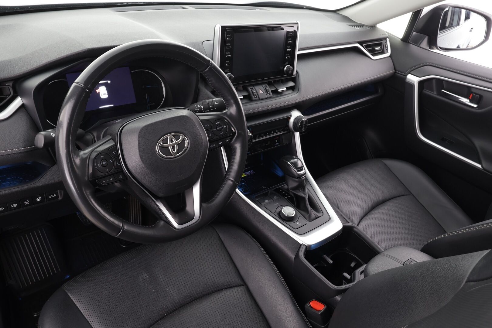 TOYOTA RAV4 2022 Hybrid 2,5 AWD-i Premium * ACC / 360° / Muistipenkki / Koukku / LED / Ilmastoidut nahat / KeylessGo / Ratinlämmitin * - Facelift / Alv / Kahdet renkaat aluvanteilla