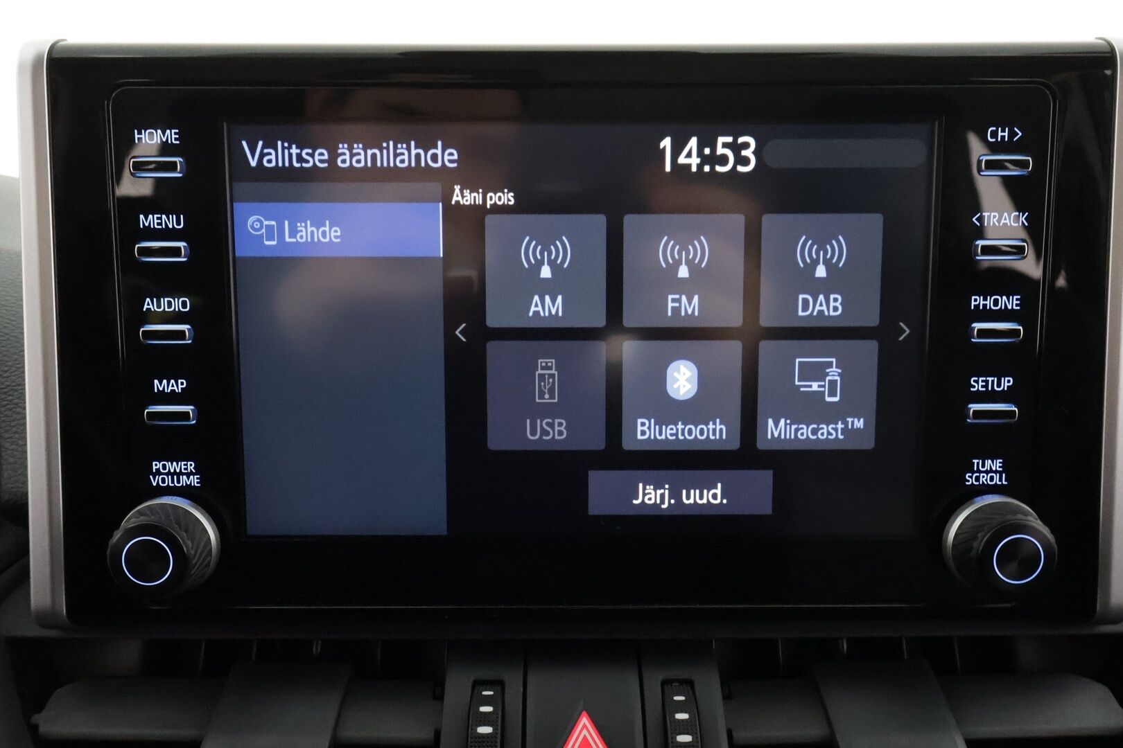 TOYOTA RAV4 2022 Hybrid 2,5 AWD-i Premium * ACC / 360° / Muistipenkki / Koukku / LED / Ilmastoidut nahat / KeylessGo / Ratinlämmitin * - Kahdet renkaat aluvanteilla - HULLU BLACKWEEK KORKOTARJOUS 2,49%