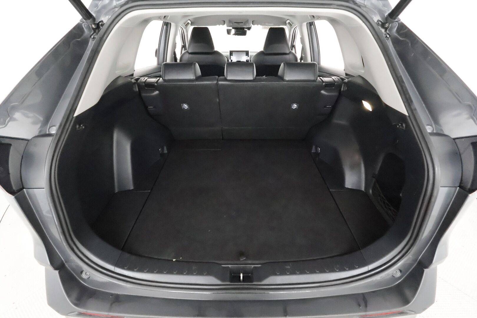 TOYOTA RAV4 2022 Hybrid 2,5 AWD-i Premium * ACC / 360° / Muistipenkki / Koukku / LED / Ilmastoidut nahat / KeylessGo / Ratinlämmitin * - Kahdet renkaat aluvanteilla - HULLU BLACKWEEK KORKOTARJOUS 2,49%