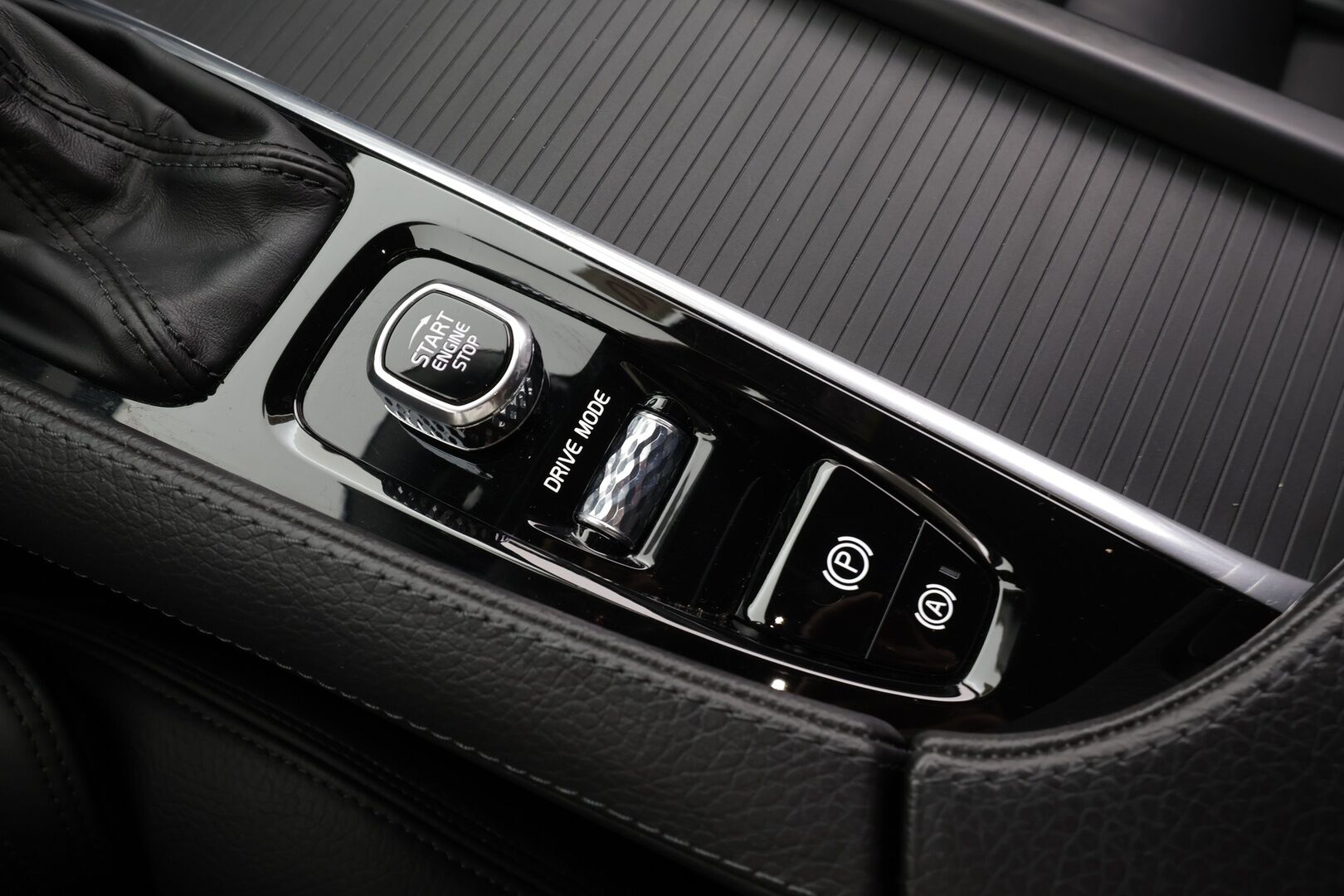 Volvo V90 2020 T5 Momentum Pro * ACC / P.kamera / Full LED / Navi / Nahat / Digimittaristo / Sähköluukku * - Merkkihuollettu - HULLU BLACKWEEK KORKOTARJOUS 2,49%