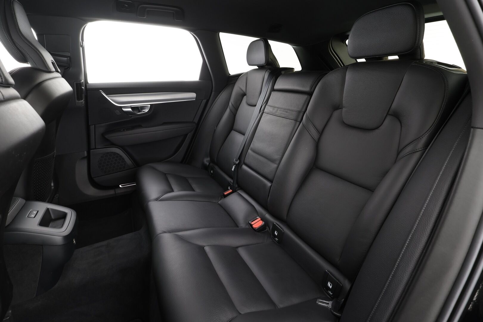 Volvo V90 2020 T5 Momentum Pro * ACC / P.kamera / Full LED / Navi / Nahat / Digimittaristo / Sähköluukku * - Merkkihuollettu - HULLU BLACKWEEK KORKOTARJOUS 2,49%