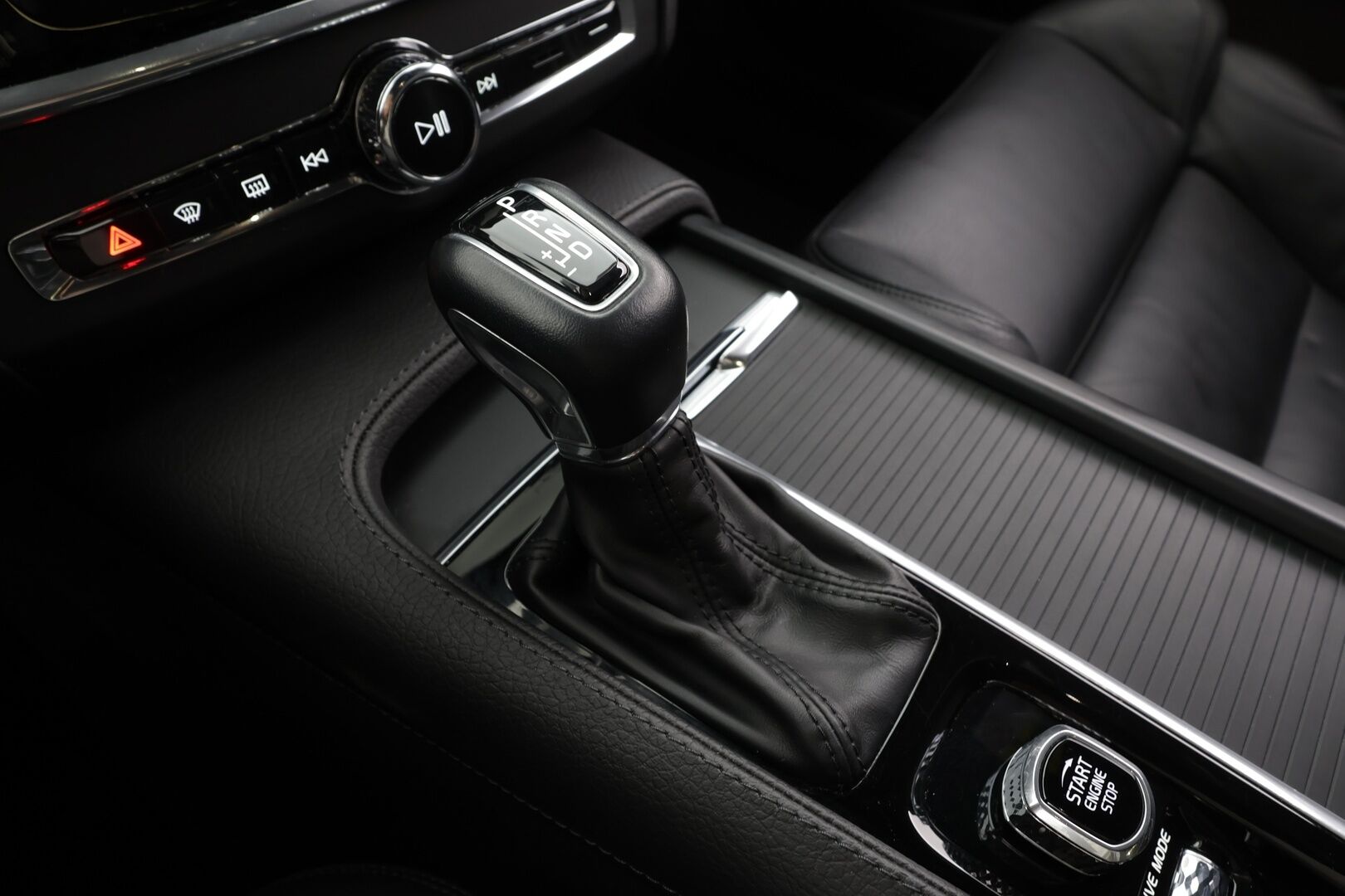 Volvo V90 2020 T5 Momentum Pro * ACC / P.kamera / Full LED / Navi / Nahat / Digimittaristo / Sähköluukku * - Merkkihuollettu - HULLU BLACKWEEK KORKOTARJOUS 2,49%