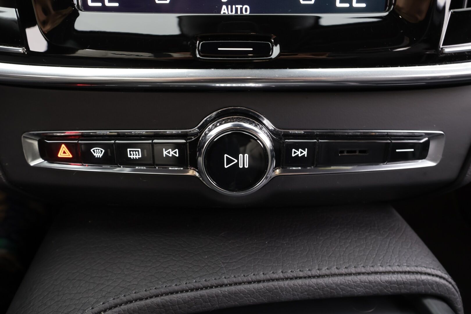 Volvo V90 2020 T5 Momentum Pro * ACC / P.kamera / Full LED / Navi / Nahat / Digimittaristo / Sähköluukku * - Merkkihuollettu - HULLU BLACKWEEK KORKOTARJOUS 2,49%