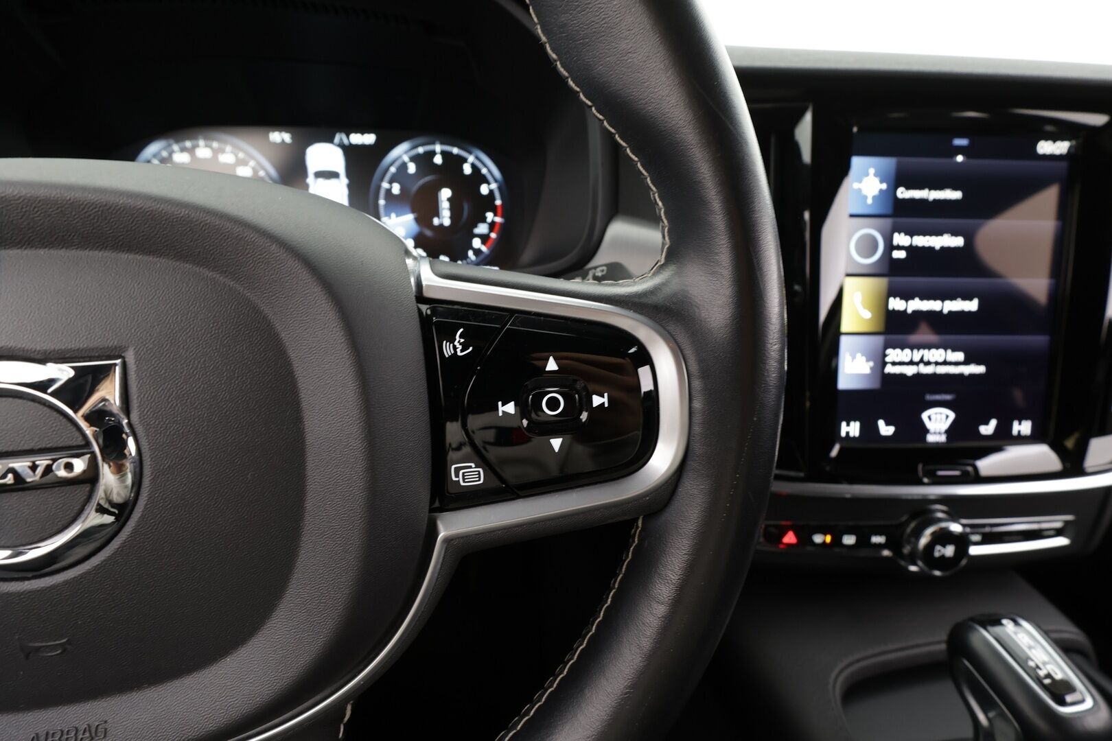 Volvo V90 2020 T5 Momentum Pro * ACC / P.kamera / Full LED / Navi / Nahat / Digimittaristo / Sähköluukku * - Merkkihuollettu - HULLU BLACKWEEK KORKOTARJOUS 2,49%