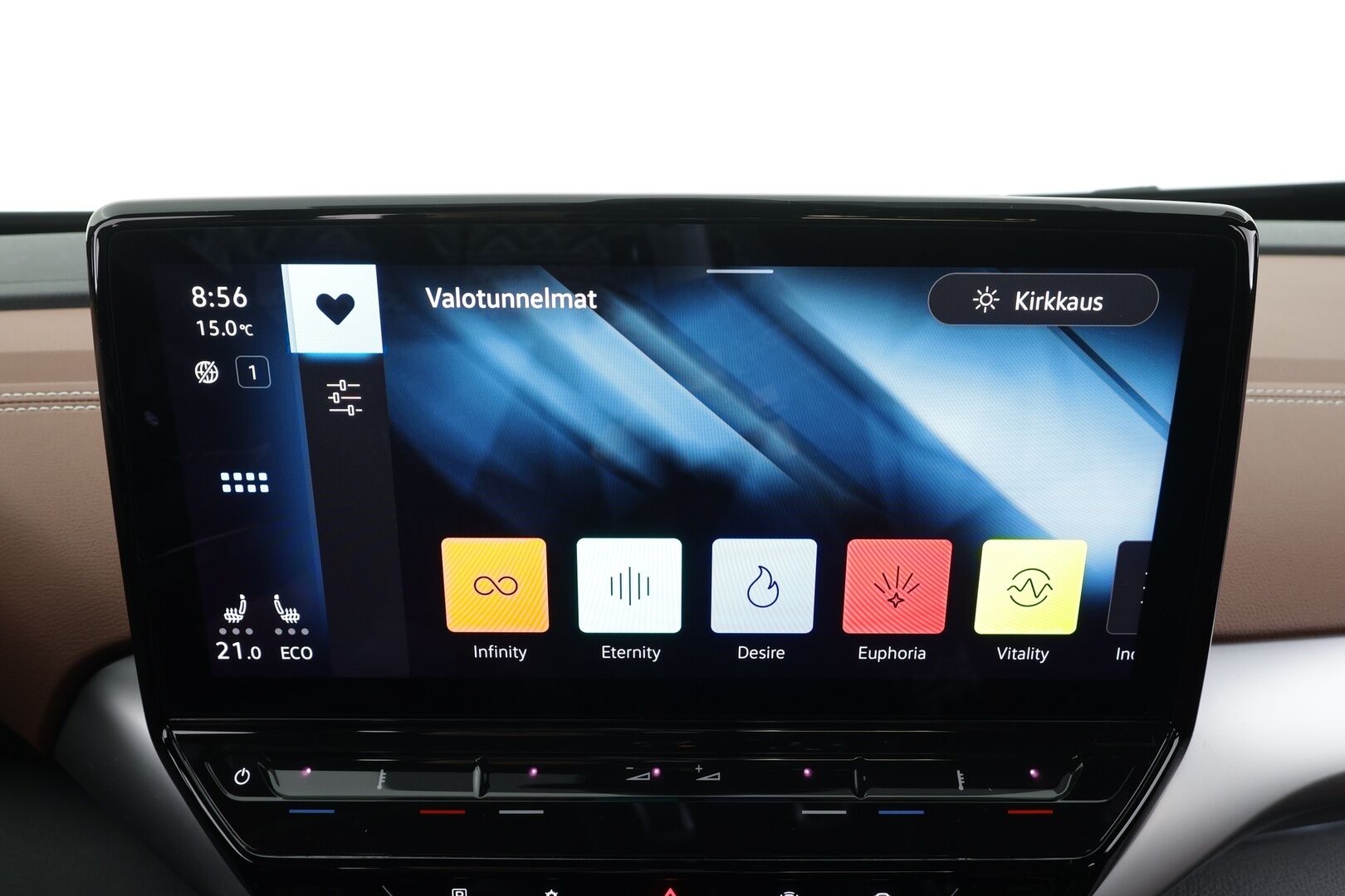 VOLKSWAGEN ID.5 2023 150kW Performance Style Plus * ACC / 360° / LED / Navi / Muistipenkit hieronnalla / ILP / Puolinahat / KeylessGo * - Kahdet renkaat aluvanteilla - HULLU BLACKWEEK KORKOTARJOUS 2,49%