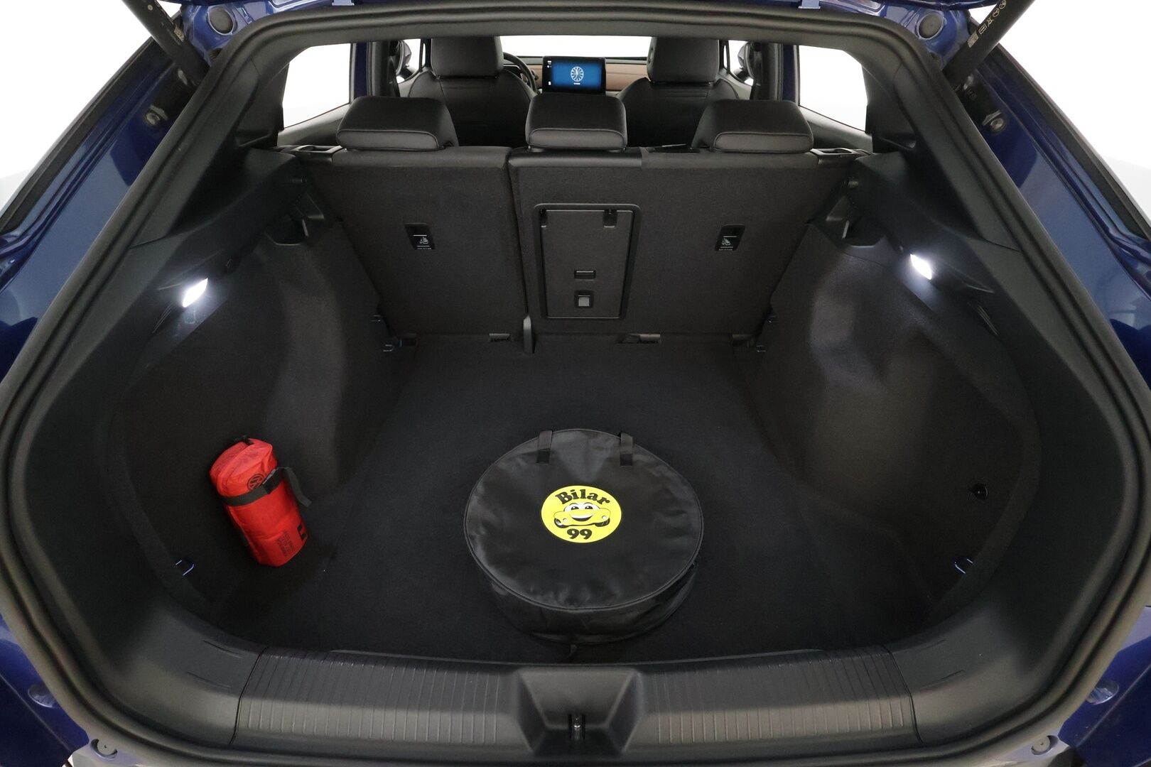 VOLKSWAGEN ID.5 2023 150kW Performance Style Plus * ACC / 360° / LED / Navi / Muistipenkit hieronnalla / ILP / Puolinahat / KeylessGo * - Kahdet renkaat aluvanteilla - HULLU BLACKWEEK KORKOTARJOUS 2,49%