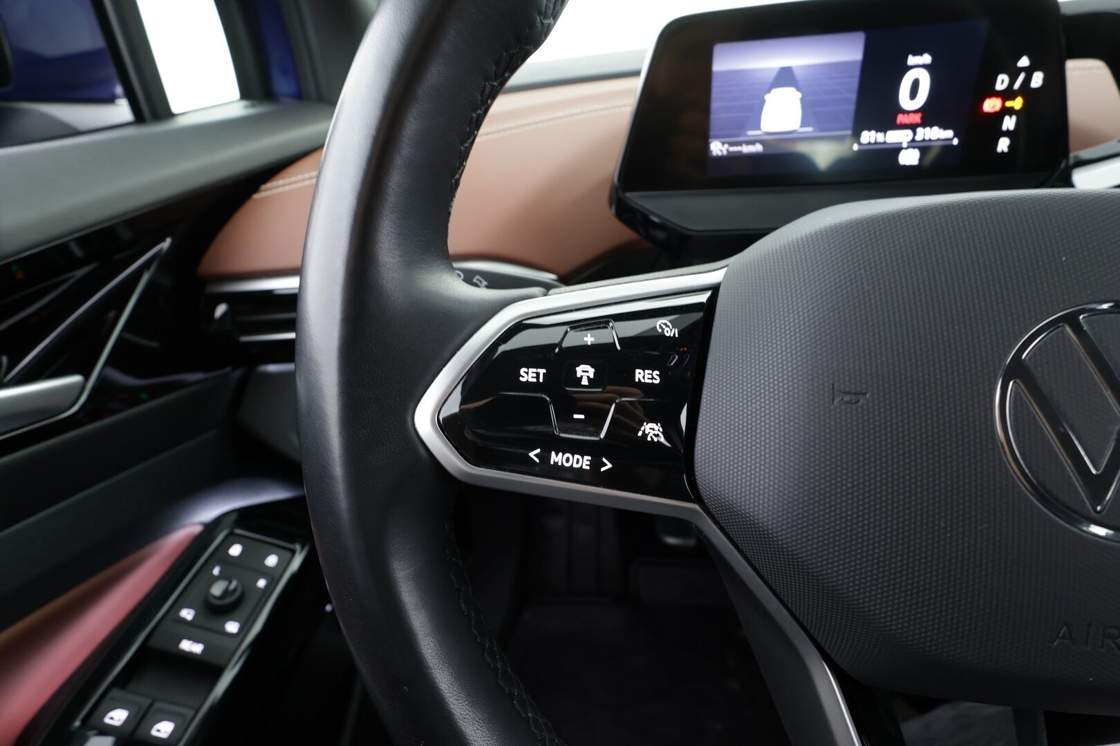 VOLKSWAGEN ID.5 2023 150kW Performance Style Plus * ACC / 360° / LED / Navi / Muistipenkit hieronnalla / ILP / Puolinahat / KeylessGo * - Kahdet renkaat aluvanteilla - HULLU BLACKWEEK KORKOTARJOUS 2,49%